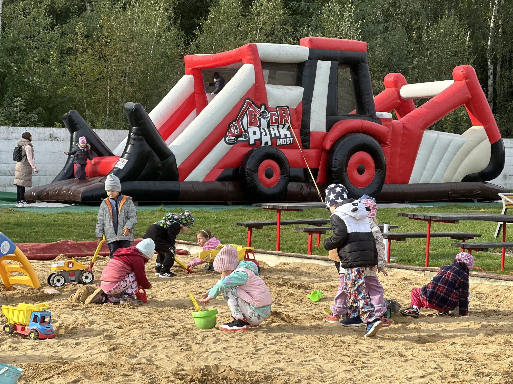 Vstup do BagrParku pro děti i dospělé: zábavní park, kde zkusíte řídit stavební stroje