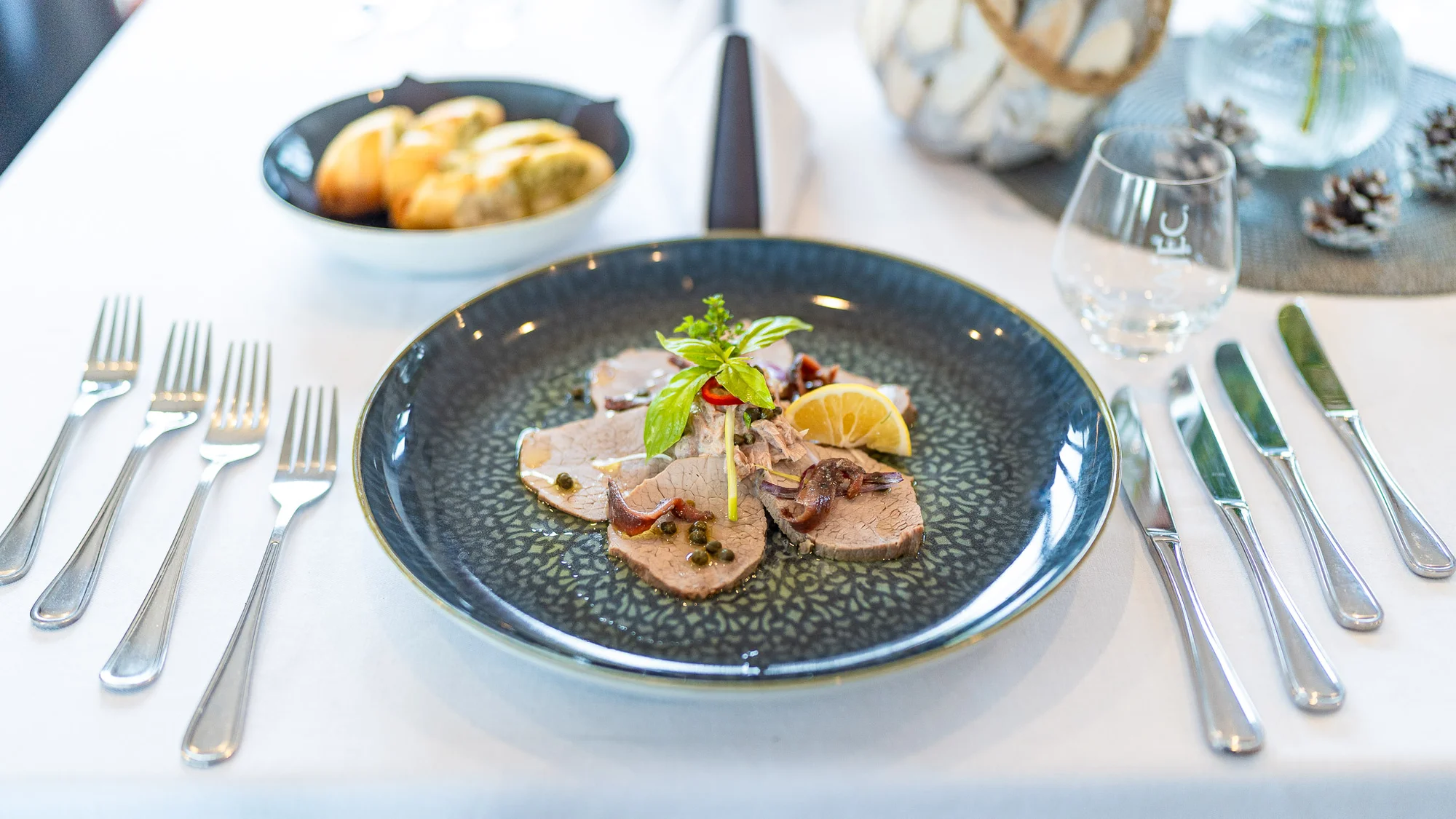 Degustační menu Festival chutí pro 2 osoby: vitello tonnato, panenka, steak i dezert