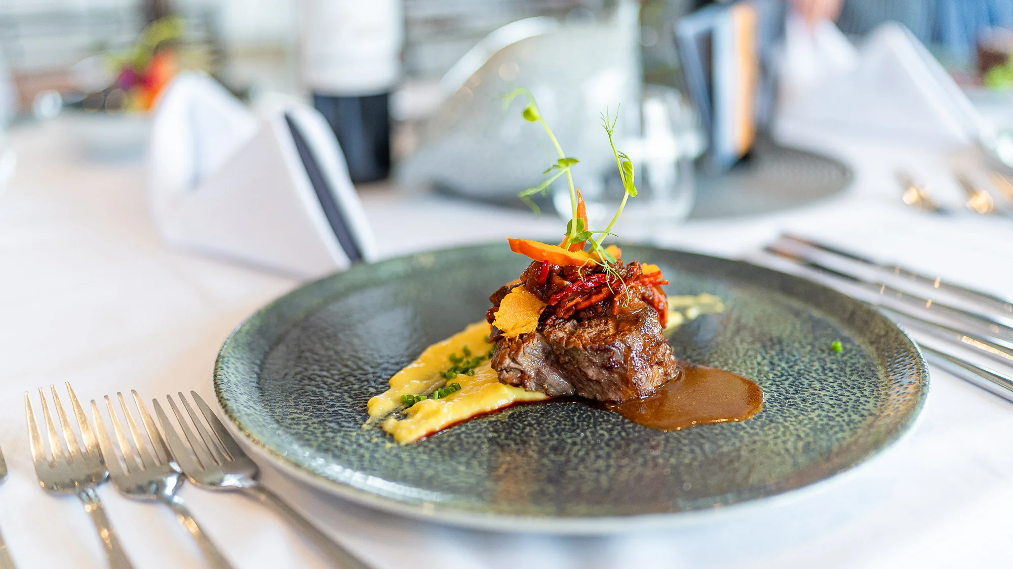 Degustační menu Festival chutí pro 2 osoby: vitello tonnato, panenka, steak i dezert