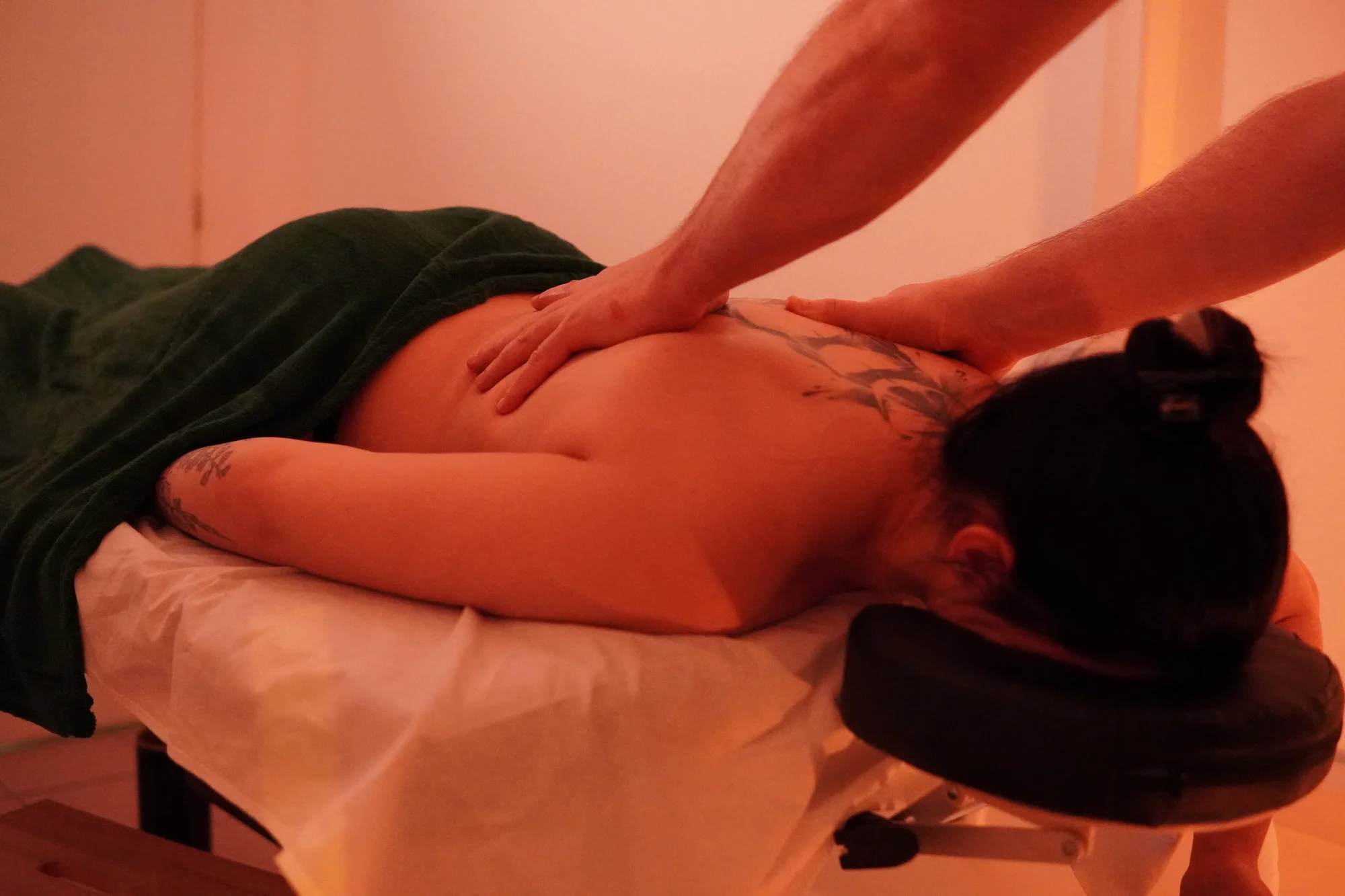 50 minut olejové relaxační nebo rekondiční masáže dle výběru