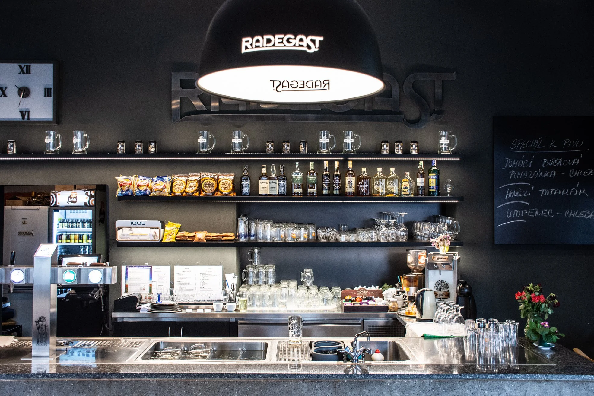Tříchodové menu pro dvě osoby: pražská šunka, XXL knedlík s uzeným a červeným zelím i vdolky