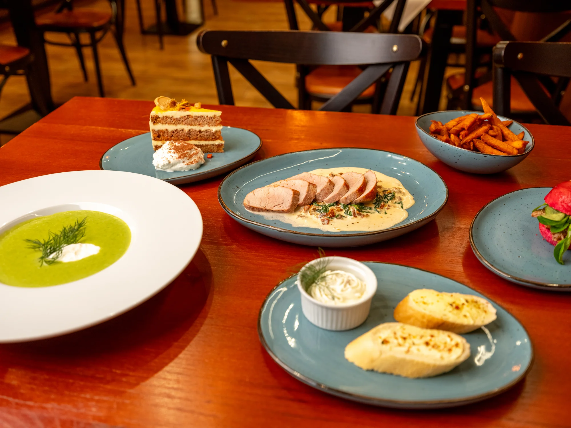 Pětichodové menu s vepřovou panenkou i proseccem pro 2 osoby