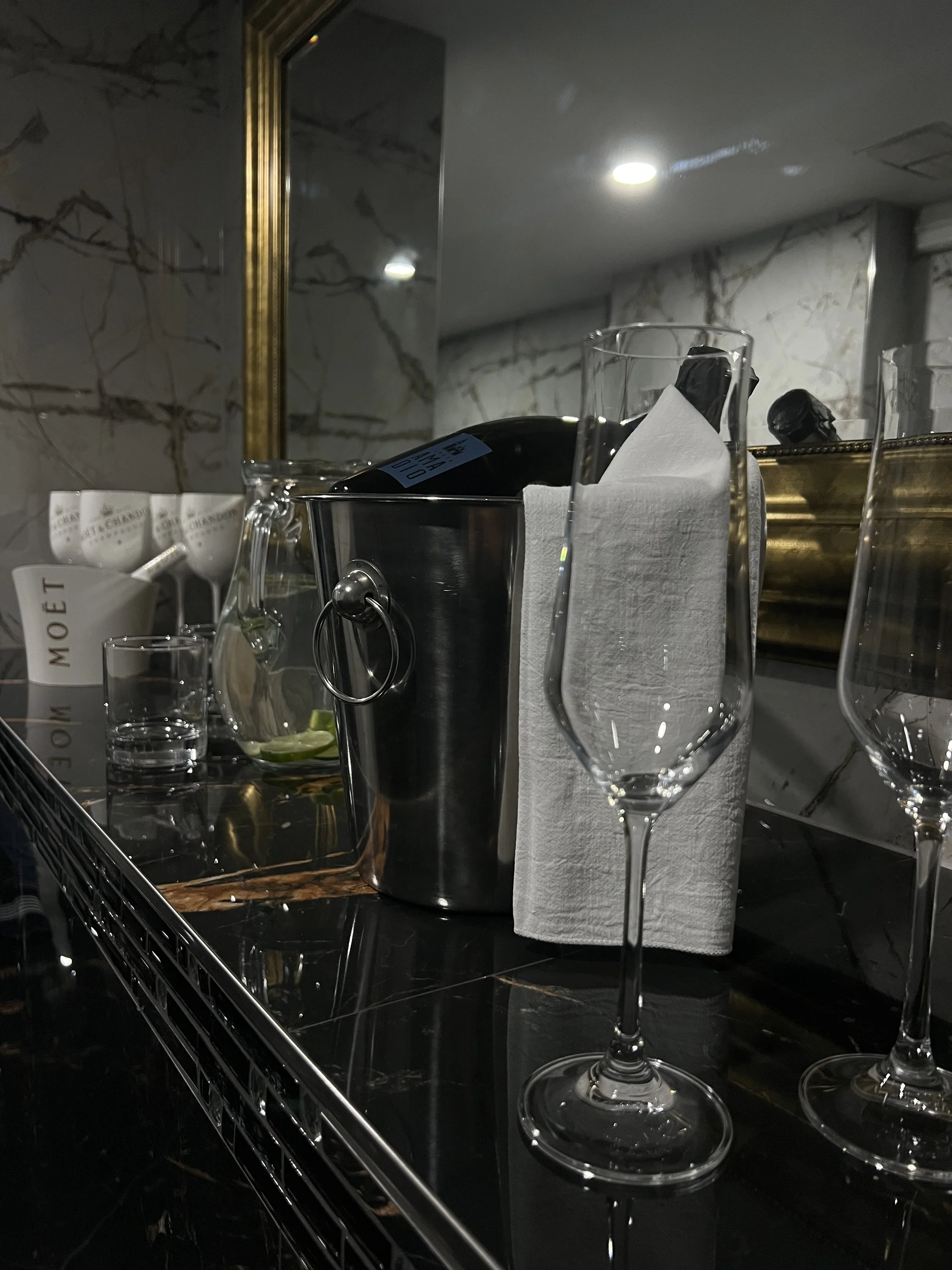 1–5 hod. privátního wellness v srdci Prahy: hydromasážní vana, sauna i občerstvení