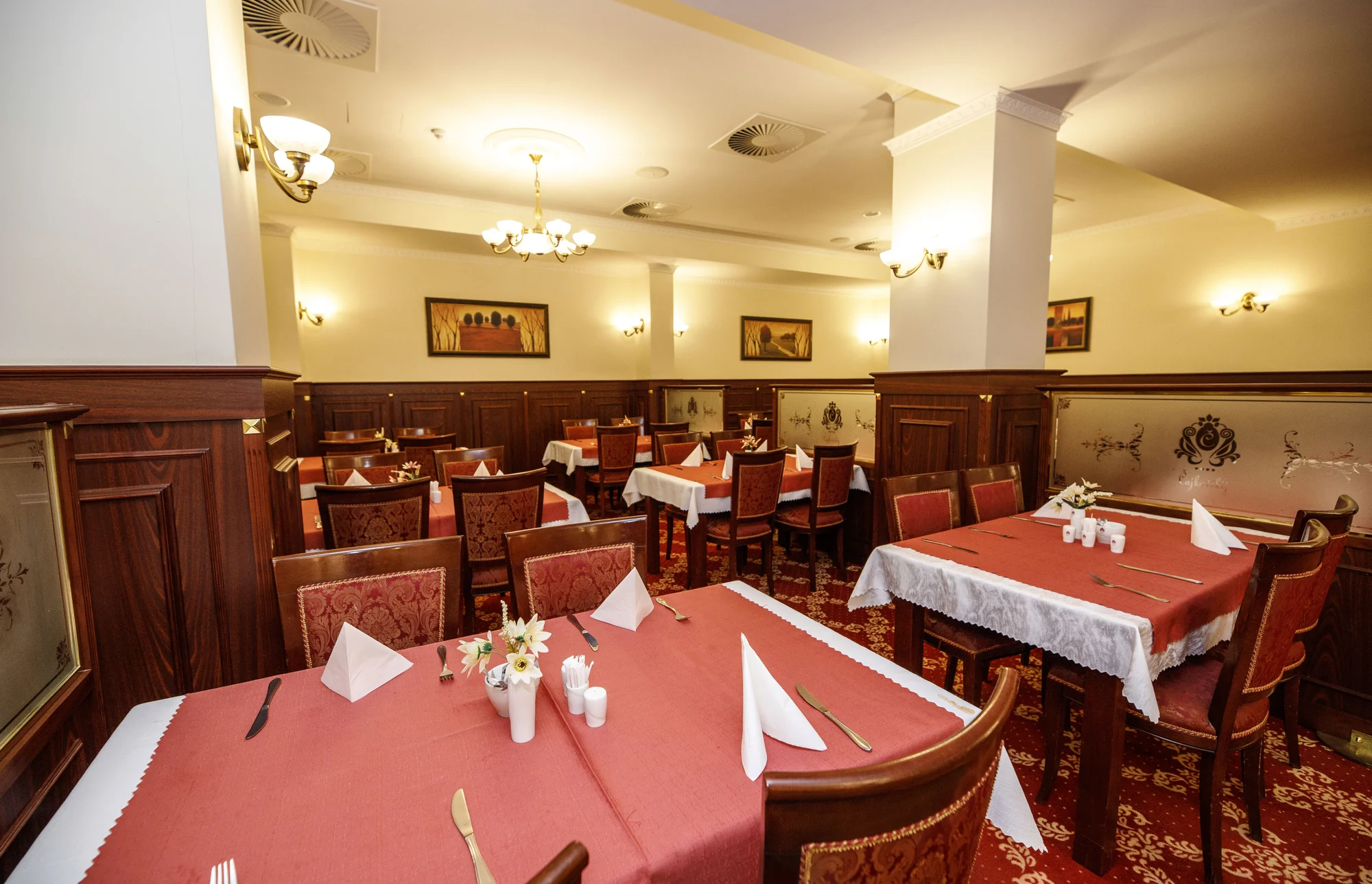 4* pobyt v Karlových Varech: snídaně či polopenze, bazén a sauna i procedury