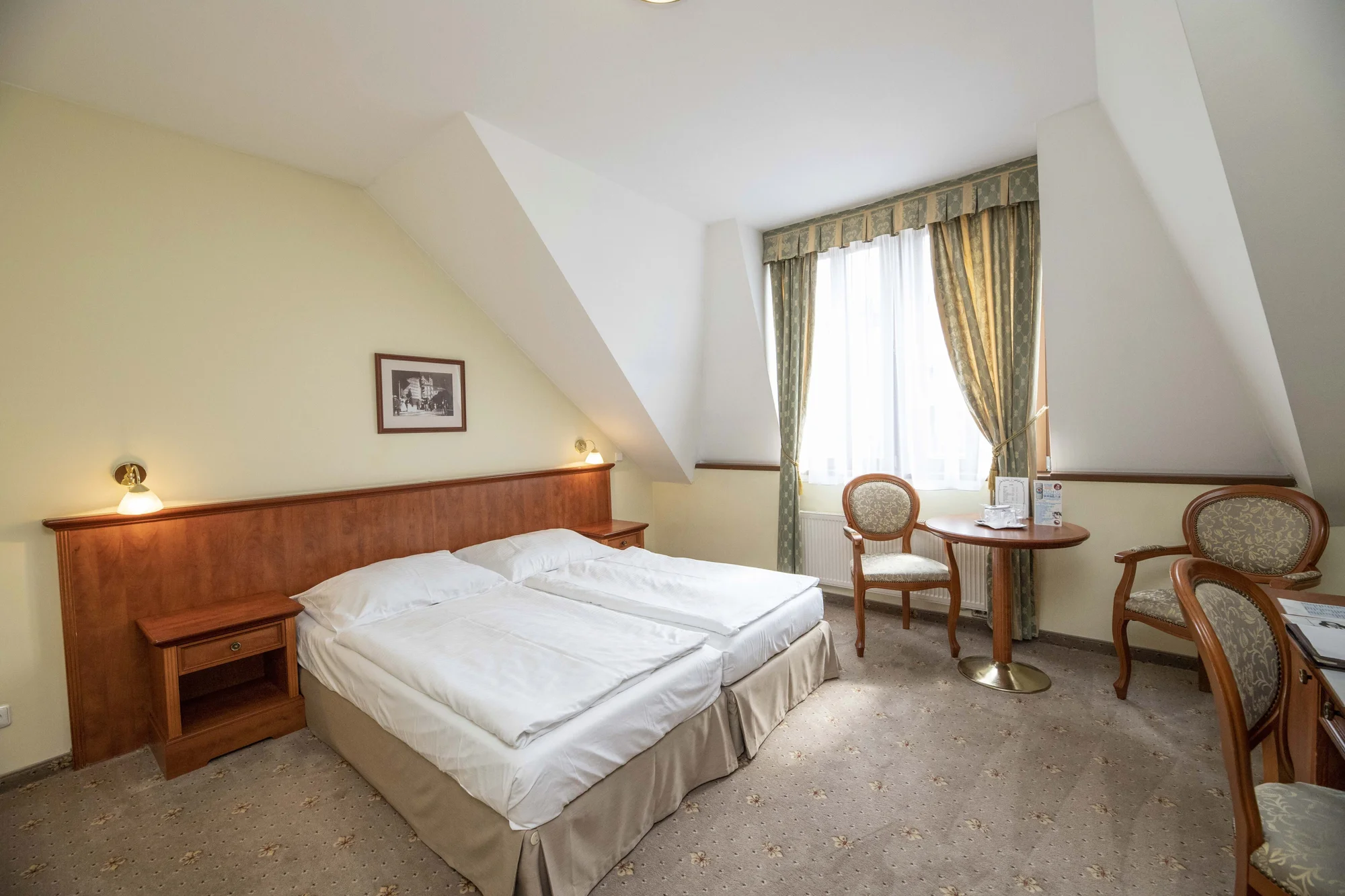 4* pobyt v Karlových Varech: snídaně či polopenze, bazén a sauna i procedury