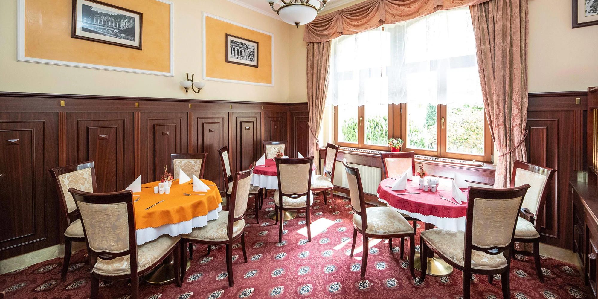 4* pobyt v Karlových Varech: snídaně či polopenze, bazén a sauna i procedury