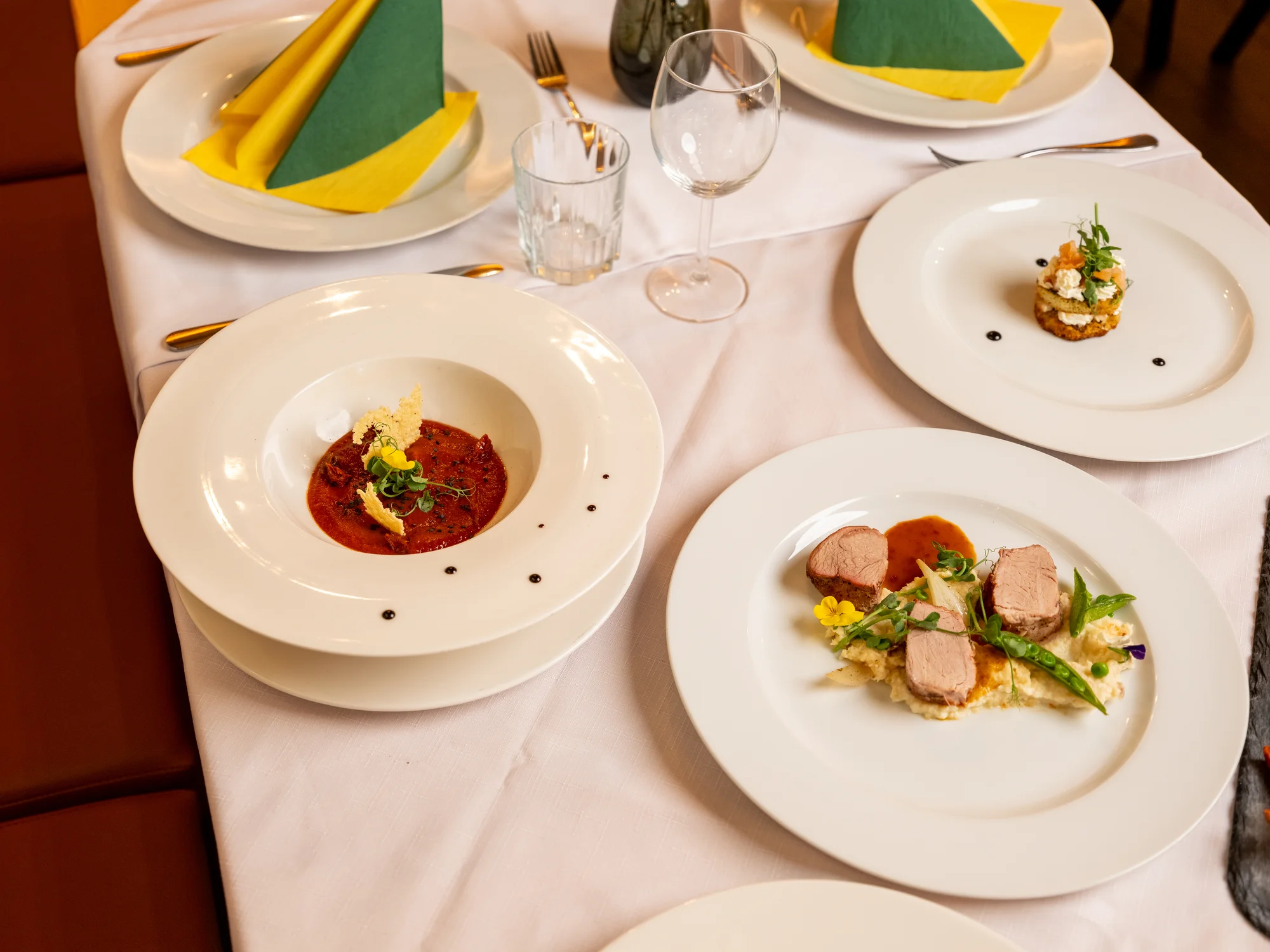 Pětichodové menu s panenkou a rump steakem i relaxace ve wellness pro 2 osoby