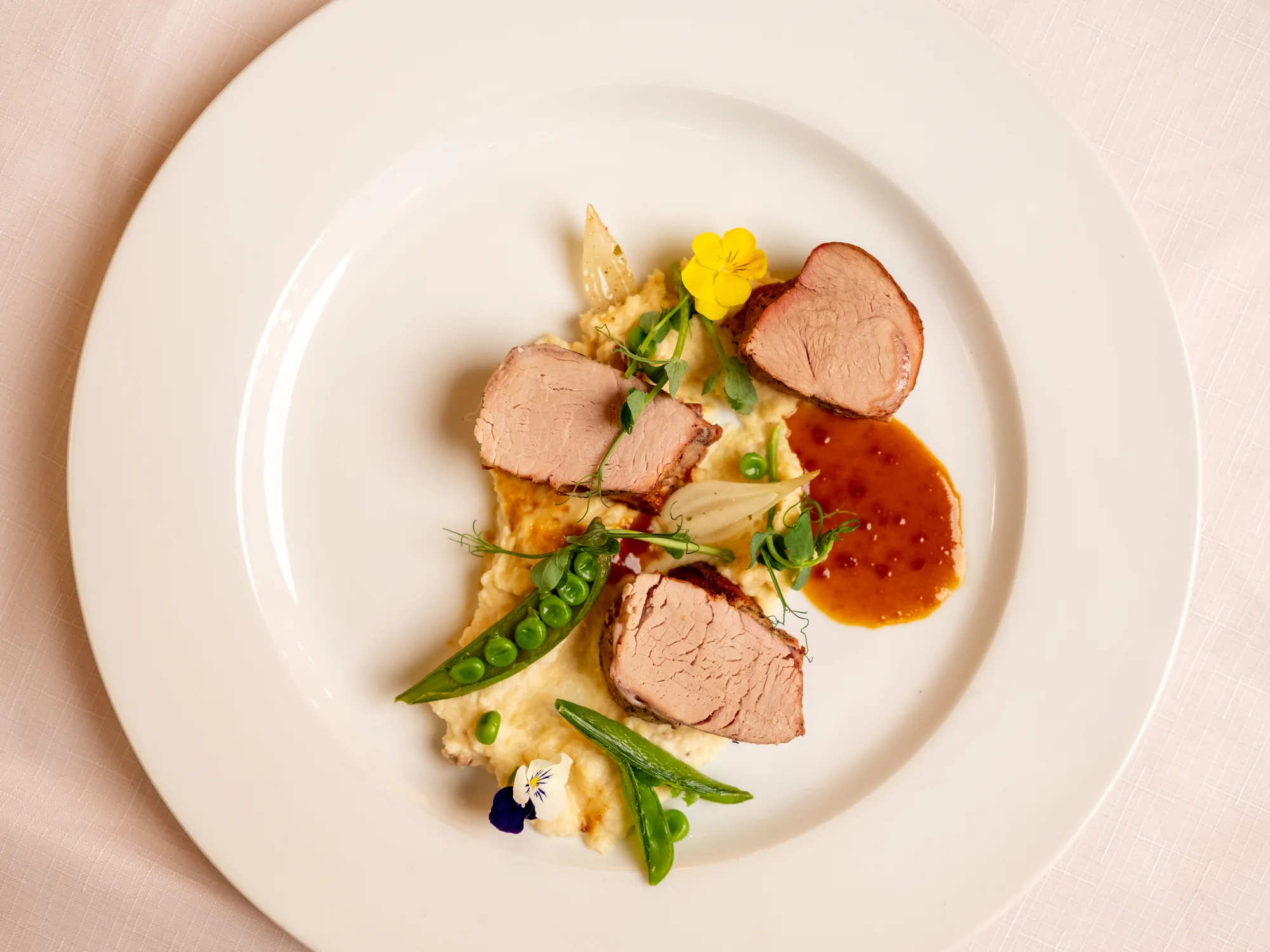 Pětichodové menu s panenkou a rump steakem i relaxace ve wellness pro 2 osoby