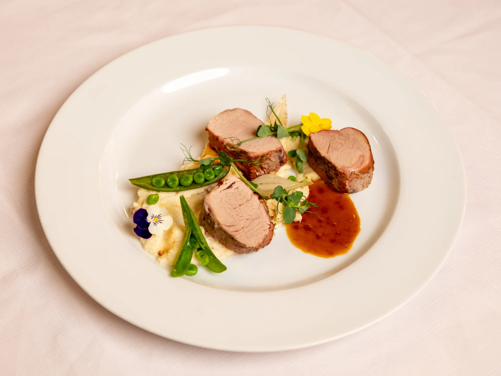 Pětichodové menu s panenkou a rump steakem i relaxace ve wellness pro 2 osoby