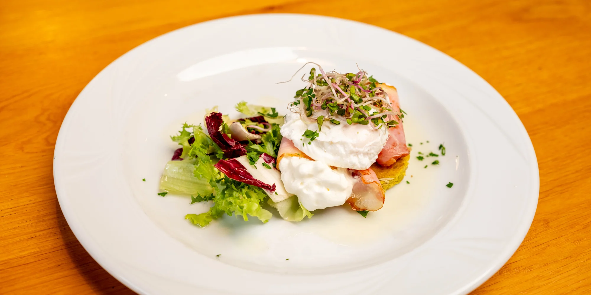 Tříchodové menu pro dvě osoby: pražská šunka, XXL knedlík s uzeným a červeným zelím i vdolky
