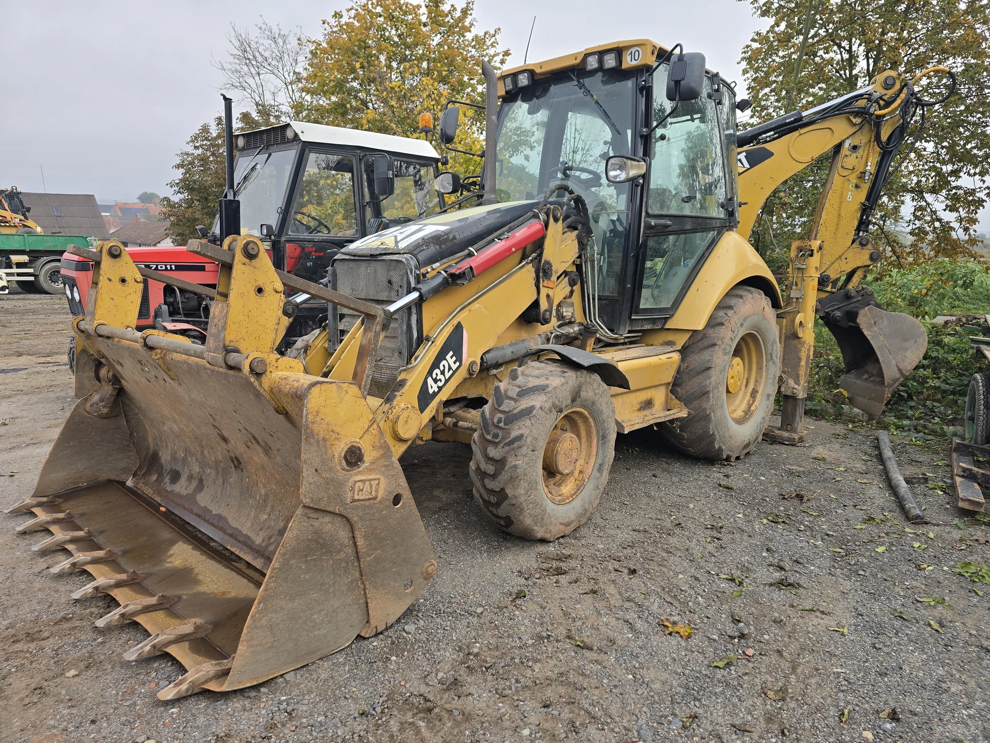 30–60 min. řádění s legendárním kloubovým nakladačem, bagrem nebo rypadlem