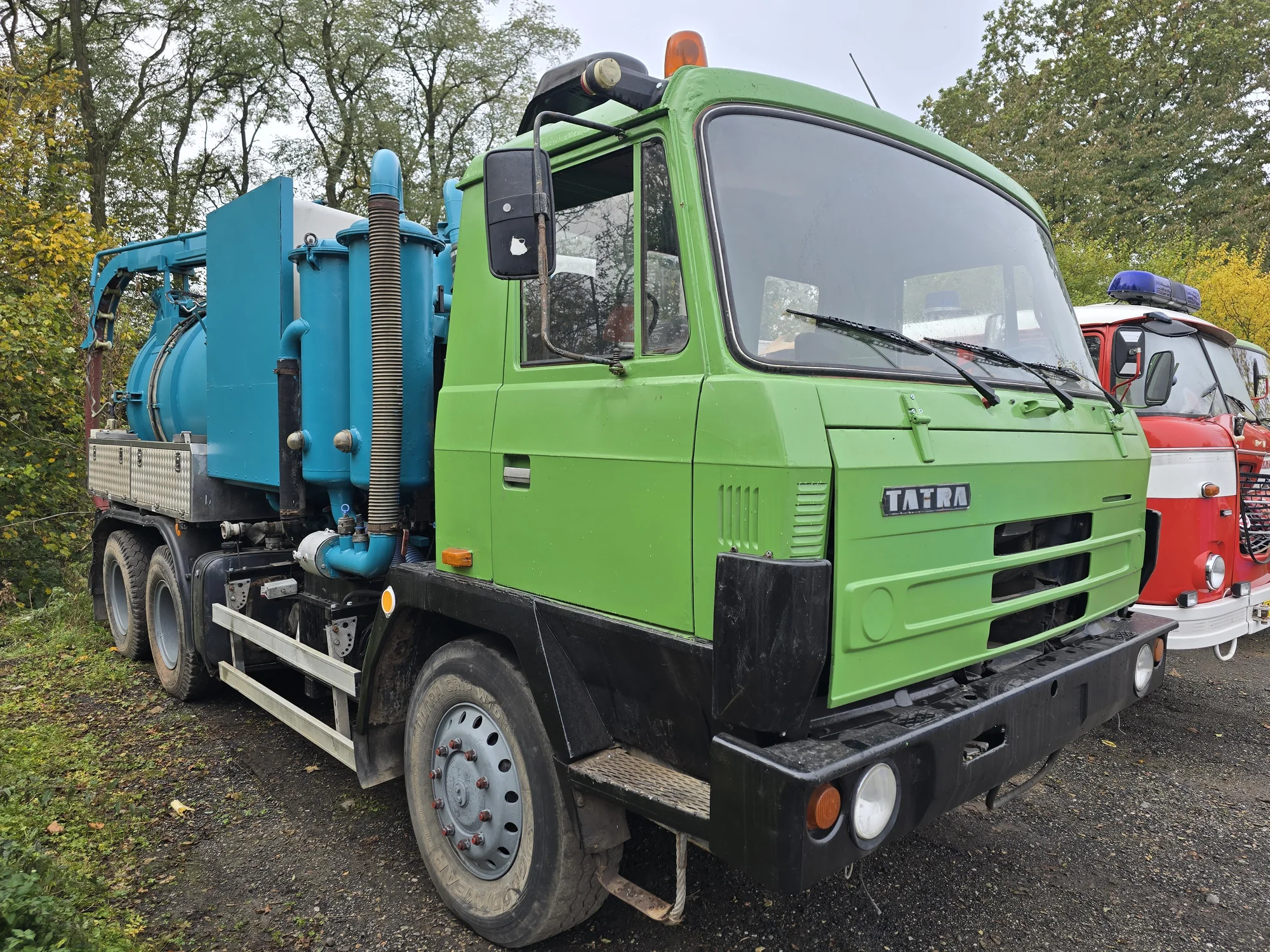 30–60 min. řádění s legendárním kloubovým nakladačem, bagrem nebo rypadlem