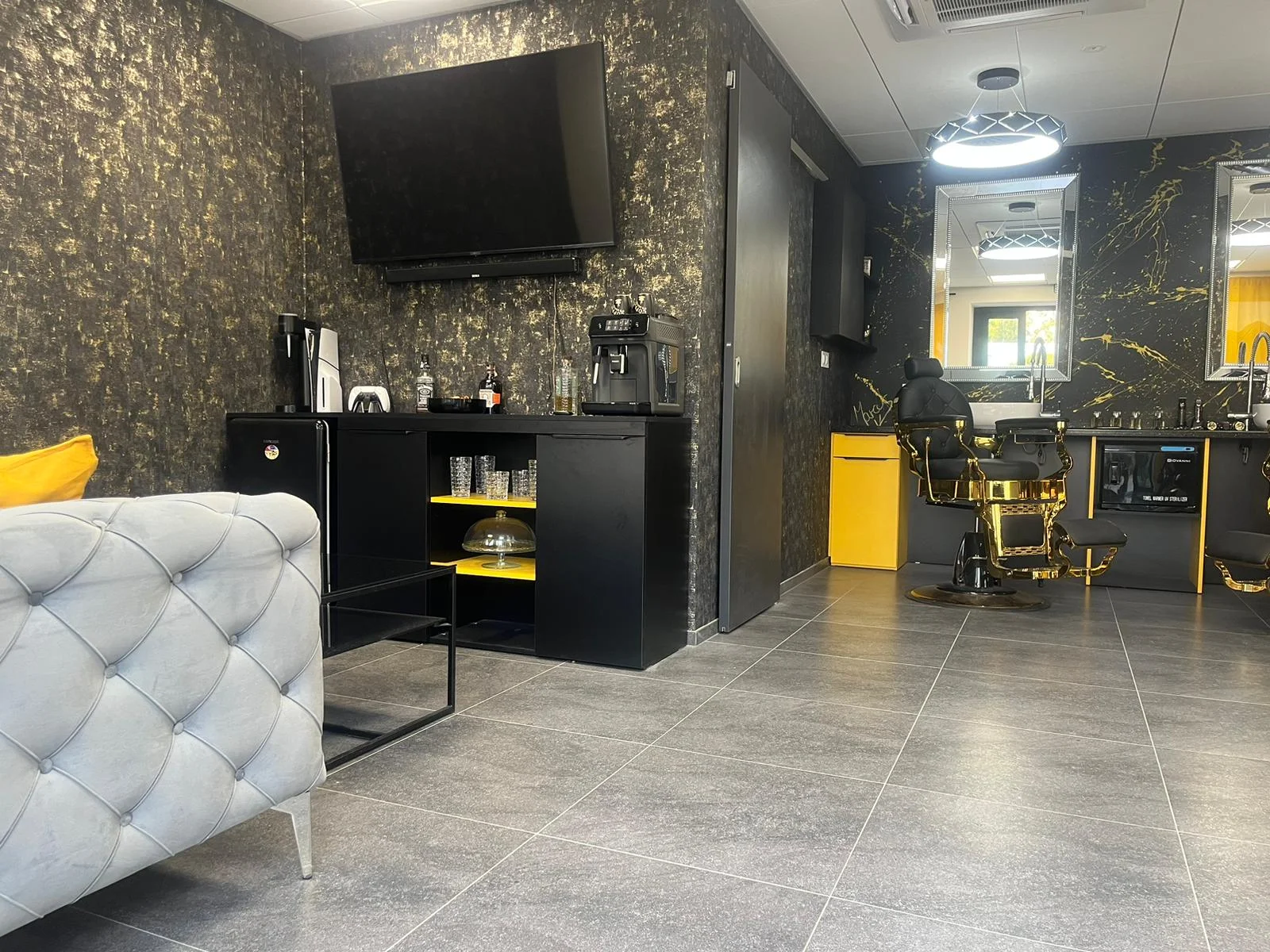 Barber péče v centru Brna: úprava vousů, střih i kompletní balíček