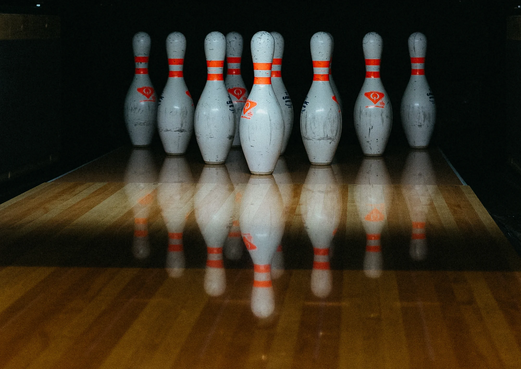 Až dvě hodiny bowlingu pro 2–8 osob a bramborové lupínky, burgery nebo pizza