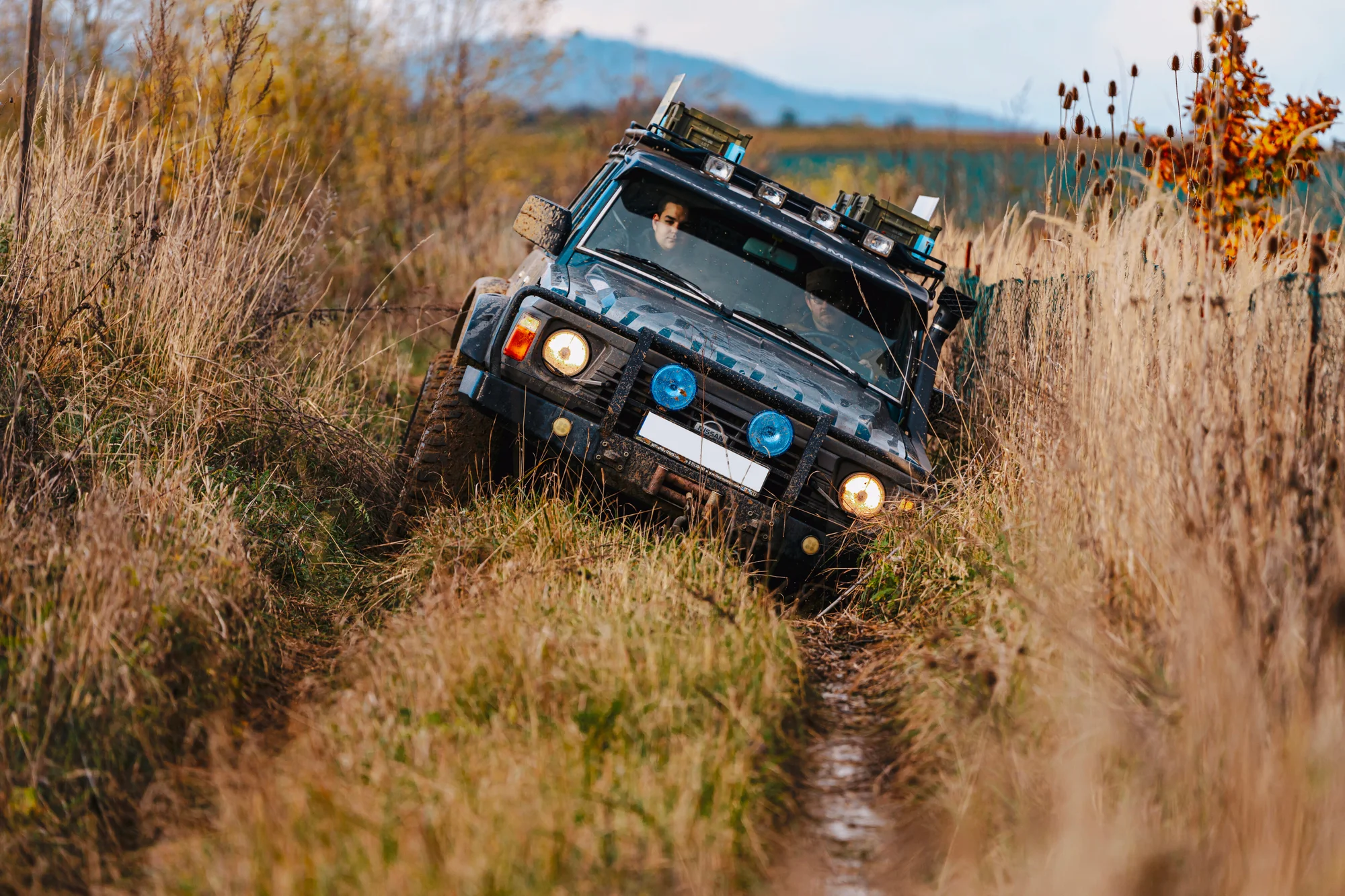 Offroadová jízda ve vozech Nissan Patrol nebo Hummer H2: 10 minut se vezete, 30 minut řídíte