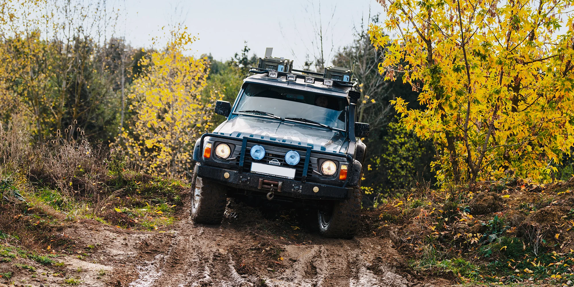 Offroadová jízda ve vozech Nissan Patrol nebo Hummer H2: 10 minut se vezete, 30 minut řídíte