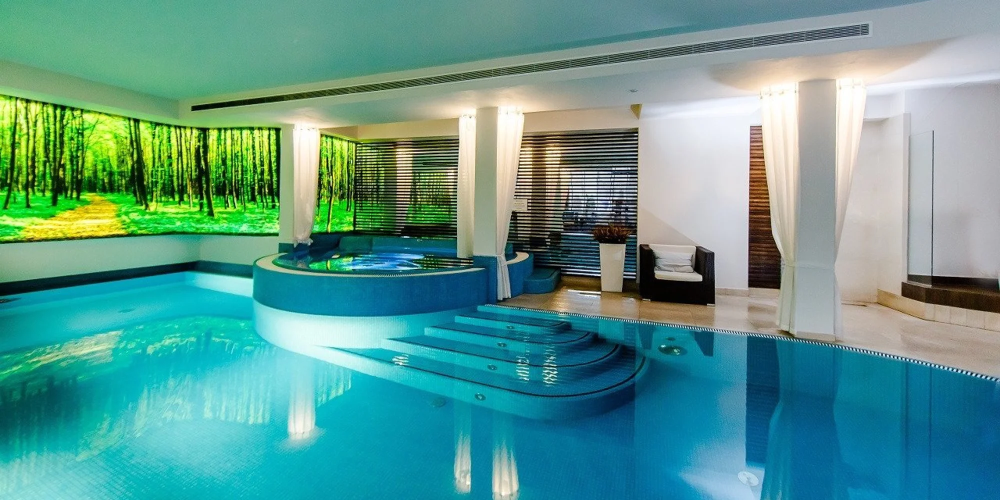 Pohodový pobyt v polském Rzeszówě: neomezený wellness, chutné jídlo i varianty s romantickou večeří