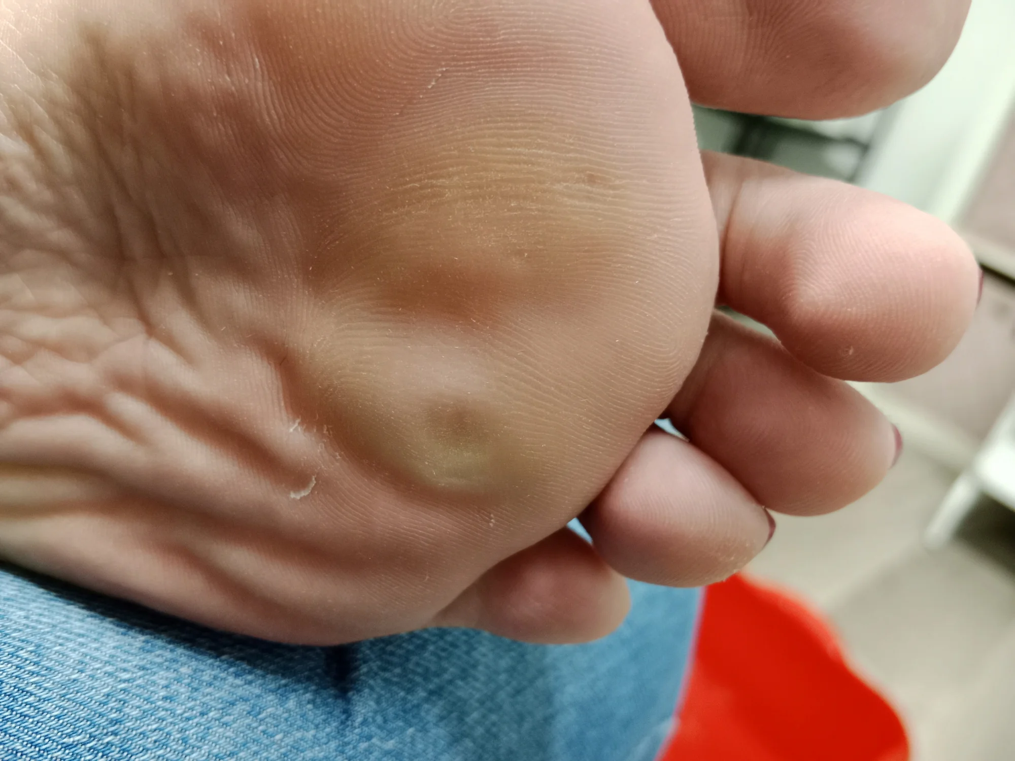 Základní manikúra nebo pedikúra včetně masáže i lakování gel lakem