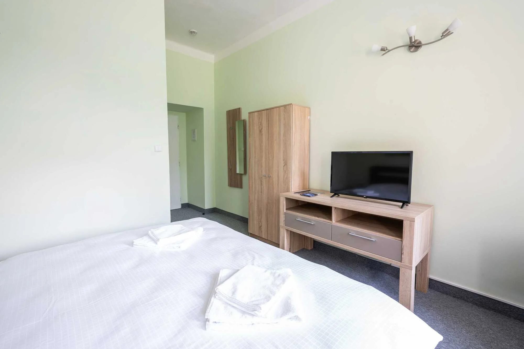 Relax pod Krušnými horami: polopenze, konopné procedury i wellness