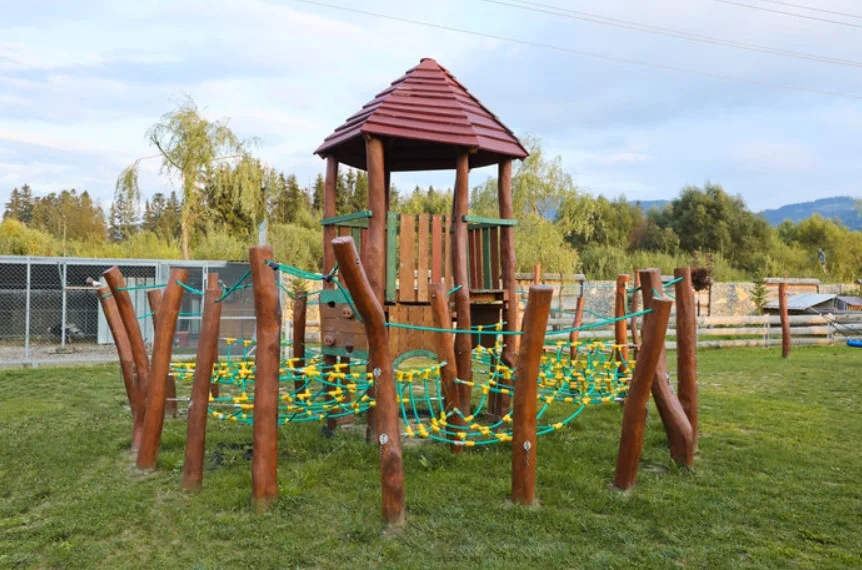 Srubové chatky na Oravě pro pár i rodinu: polopenze, wellness a mini zoo