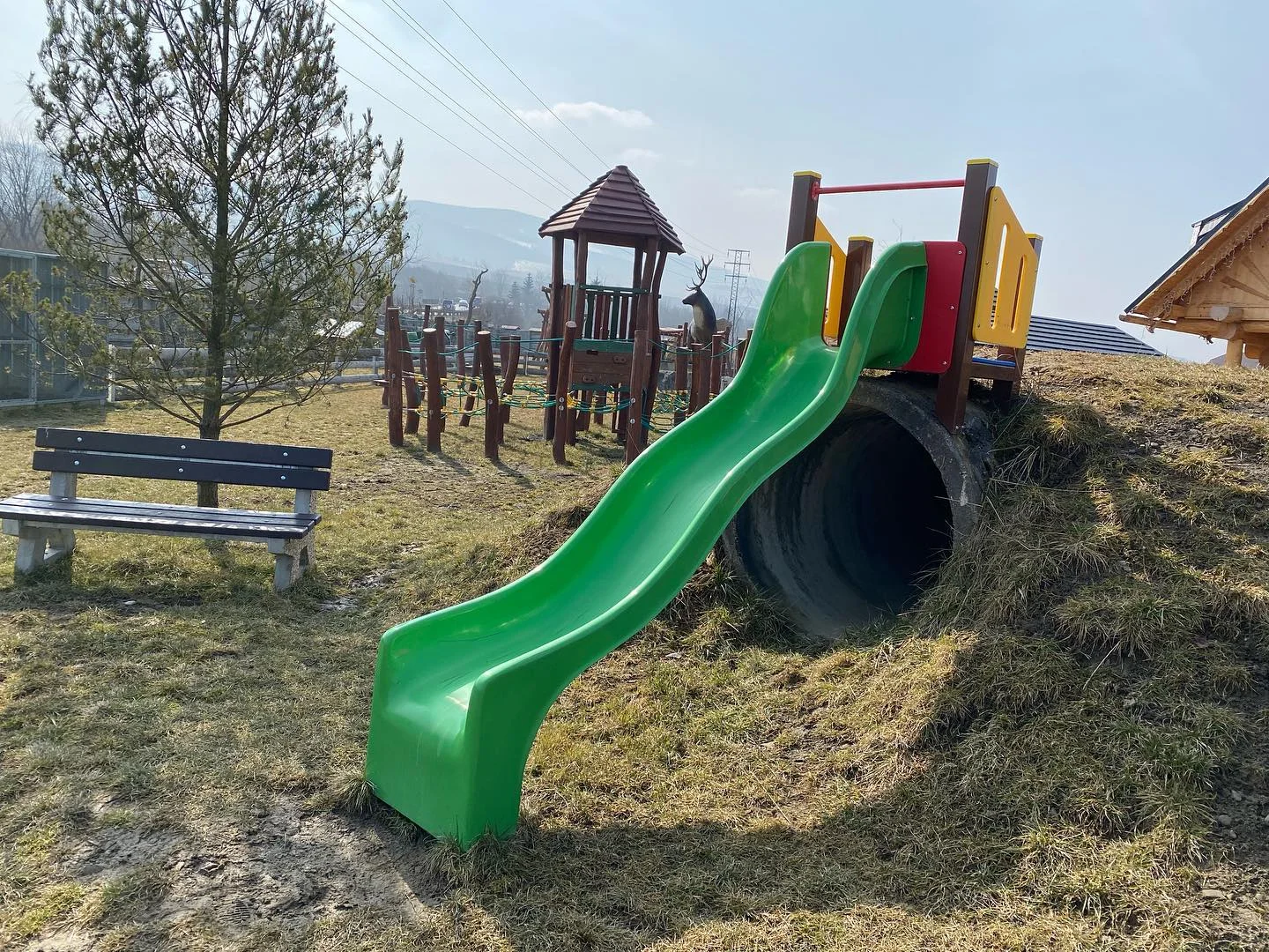 Srubové chatky na Oravě pro pár i rodinu: polopenze, wellness a mini zoo