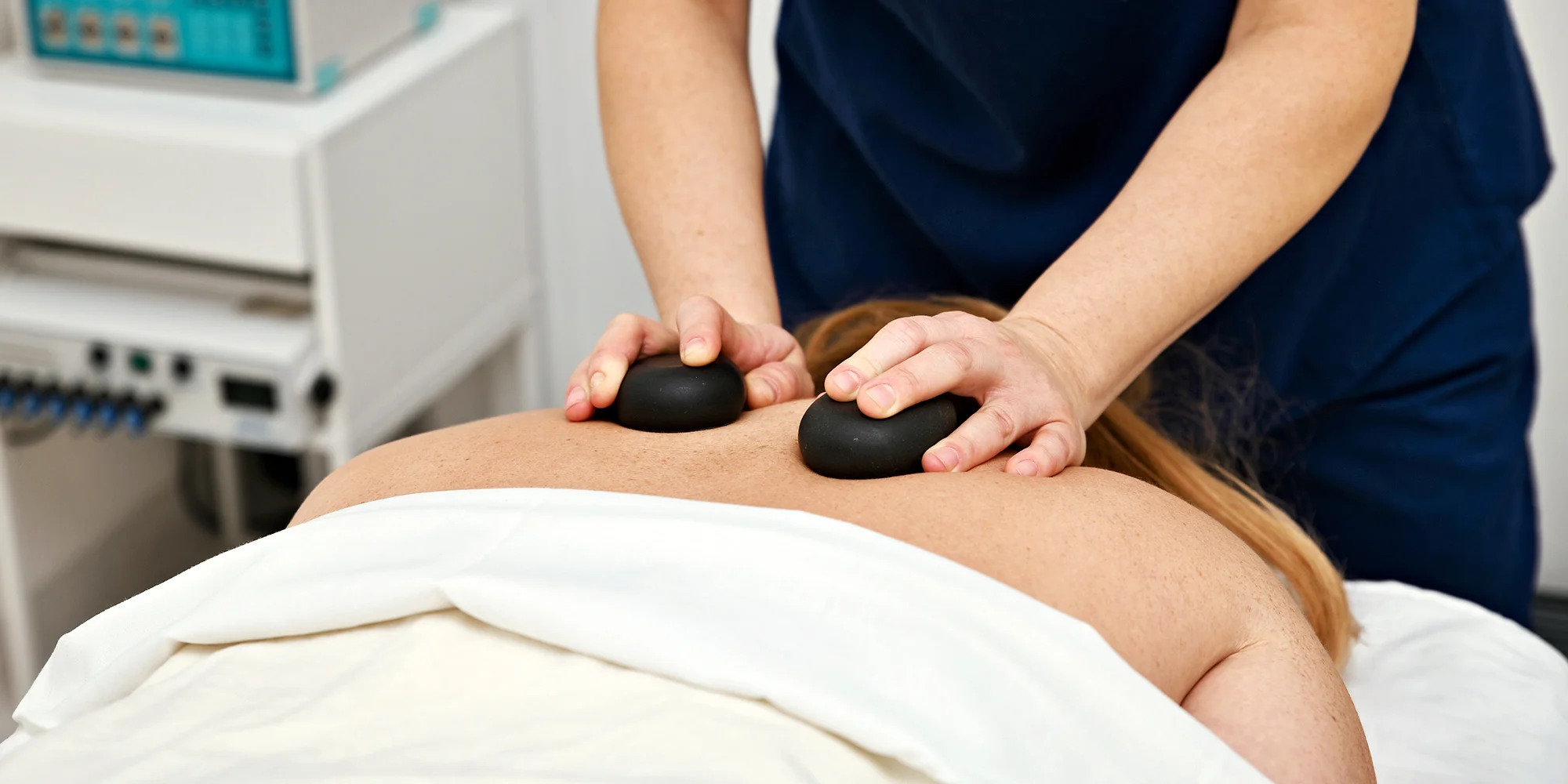 Chvilka relaxace: až 60min. masáž dle výběru, relaxační či baňky