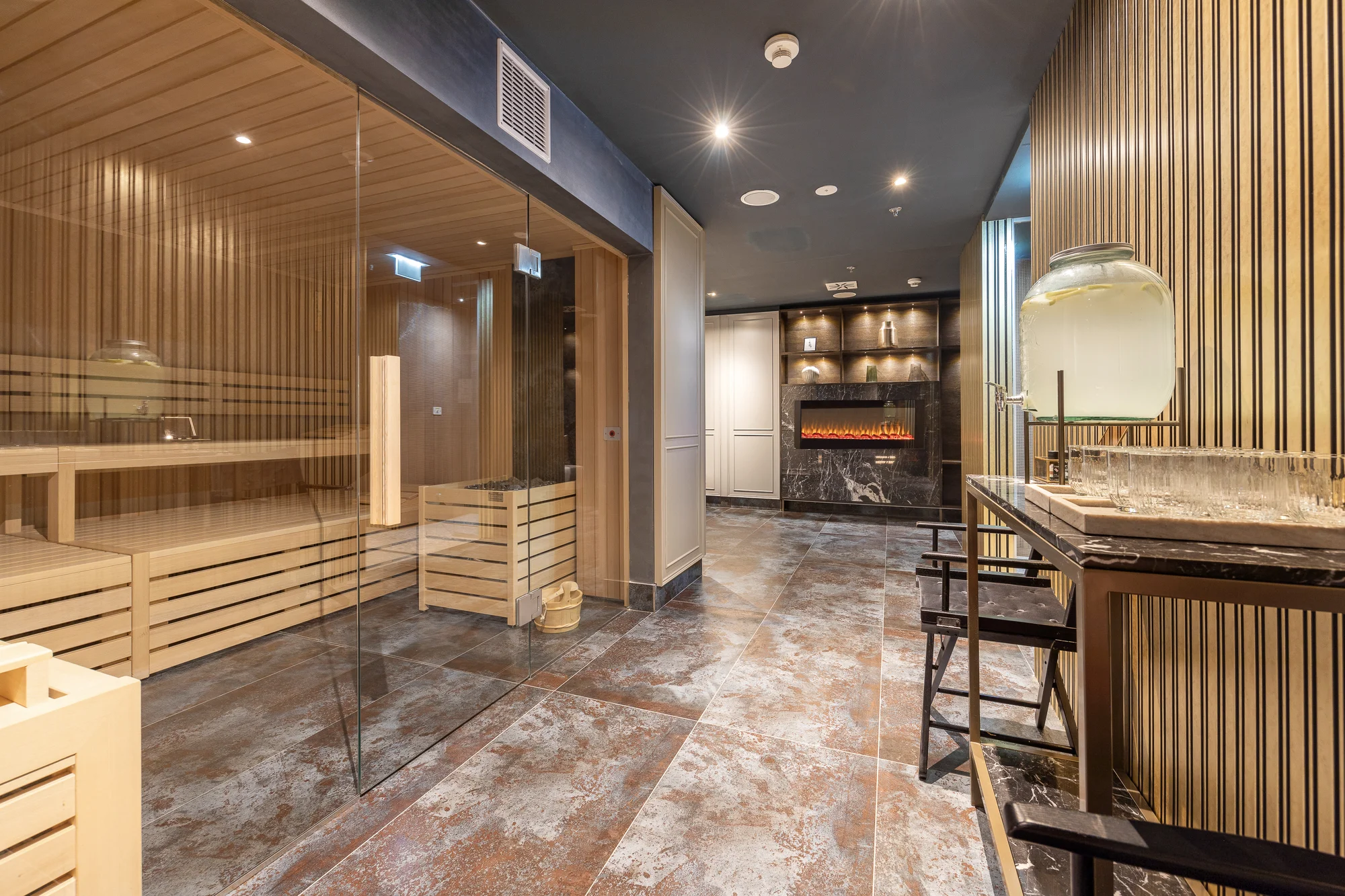 Moderní hotel na Rohanském nábřeží s bohatými snídaněmi