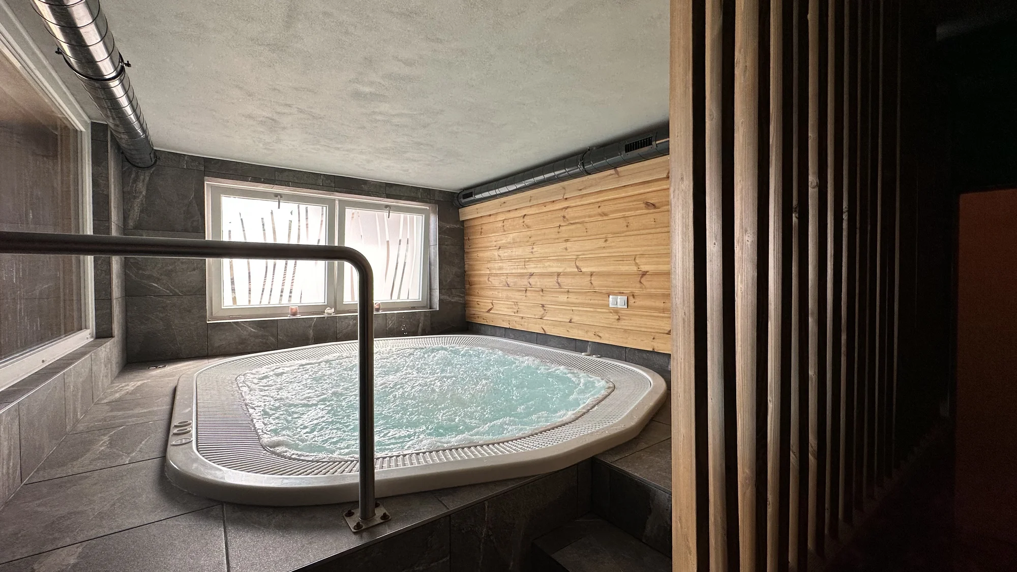 Relax v Krkonoších: pobyt se snídaní, wellness i romantickou večeří