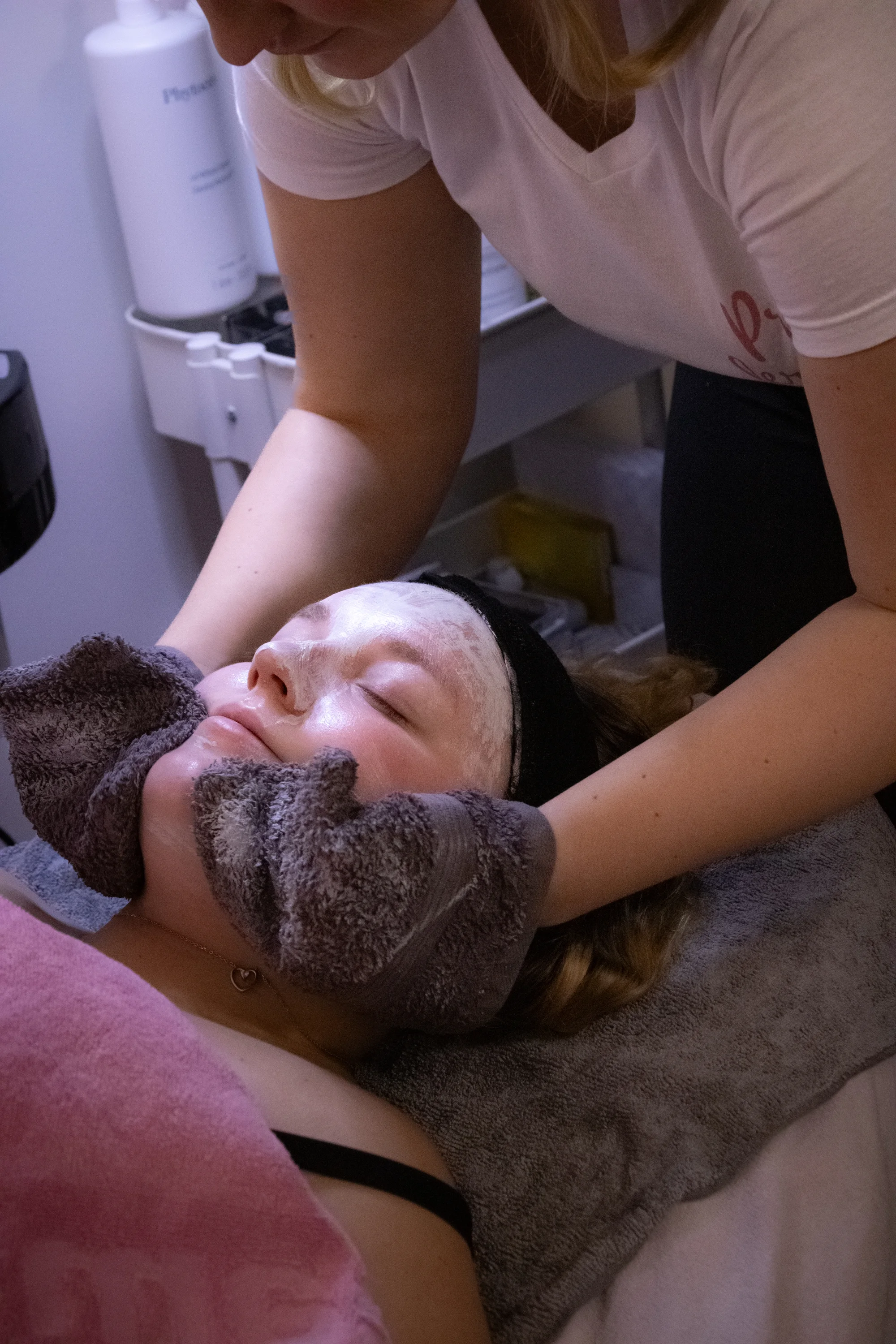 Kosmetická péče: anti-age, hydratační i čistící ošetření či masáž obličeje a dekoltu