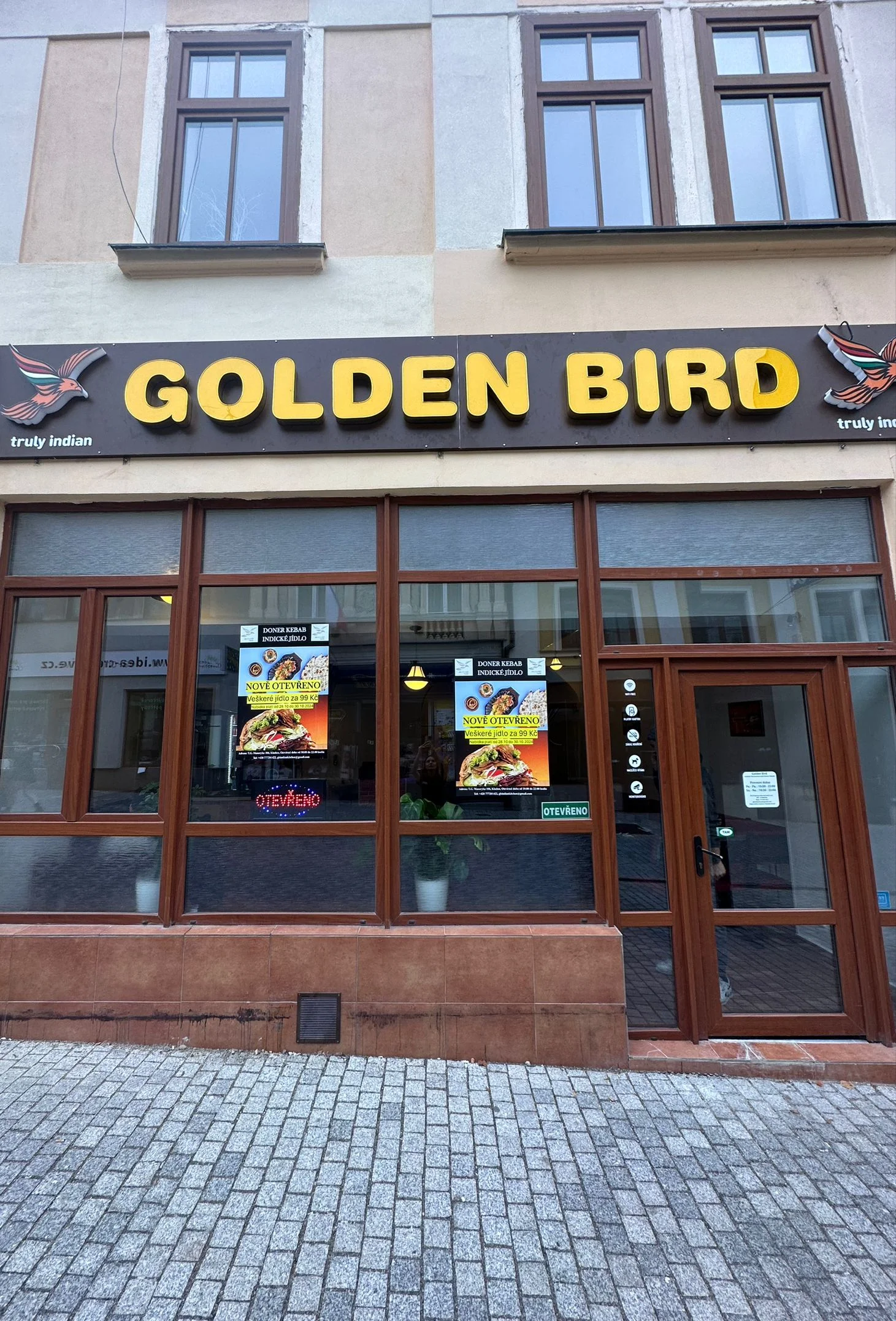 Indická hostina pro 2 osoby: sýr a zelenina pro vegetariány, máslové kuře i dezert