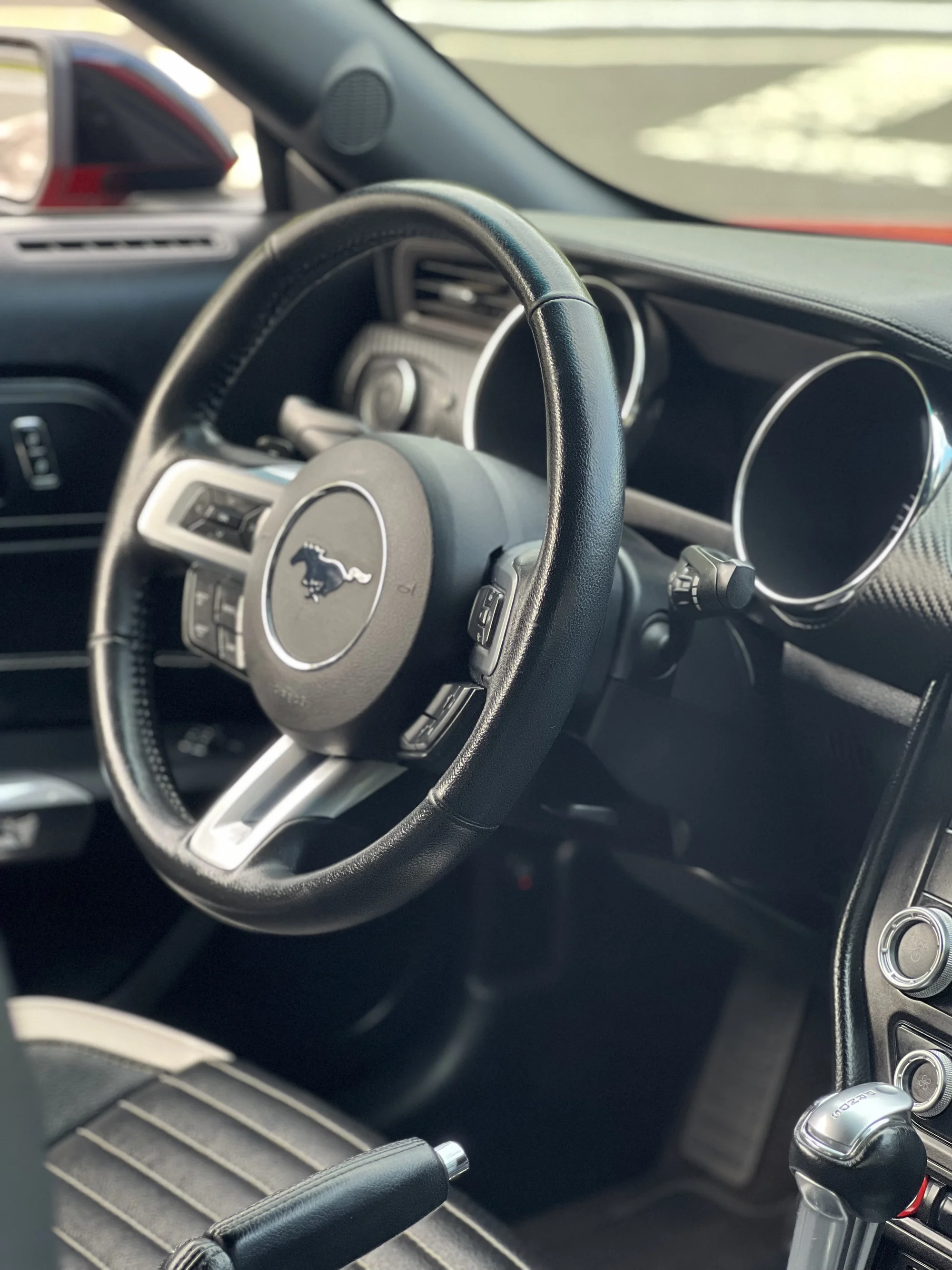 Zapůjčení upraveného Fordu Mustang na 30–180 min., a to i vč. paliva