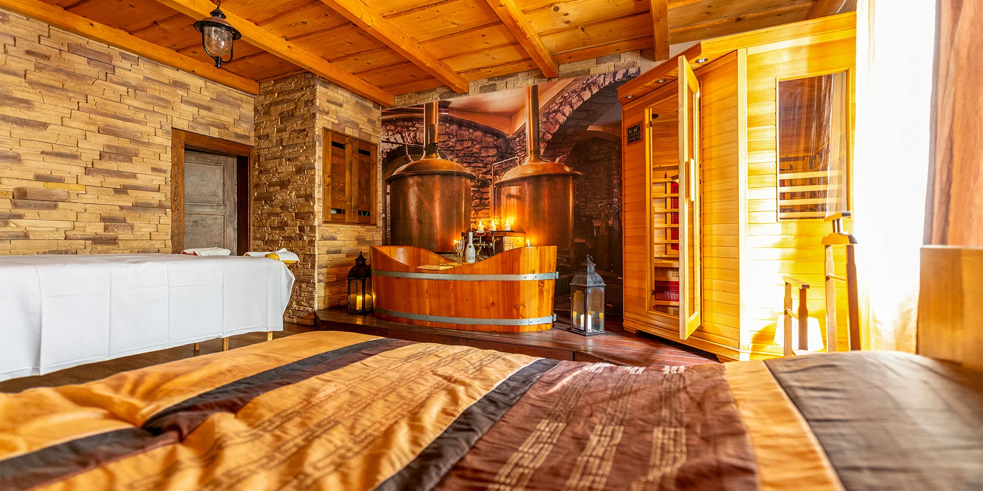 Párová relaxace: 60min. lázeň s vůní pomeranče, eukalyptu nebo perníčků a drink dle výběru