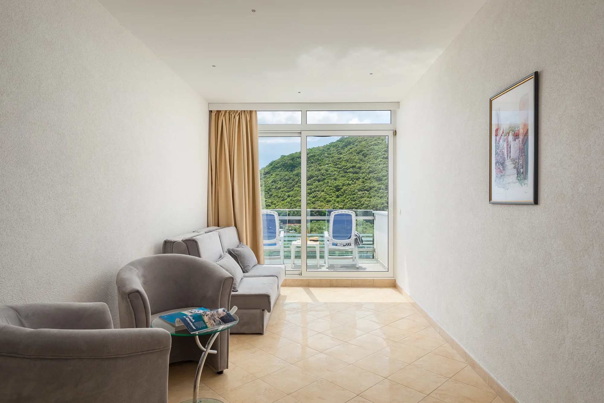4* dovolená na Istrii: hotel se snídaní nebo polopenzí i venkovní bazény, pláž 500 m od hotelu, akce 2 děti zdarma