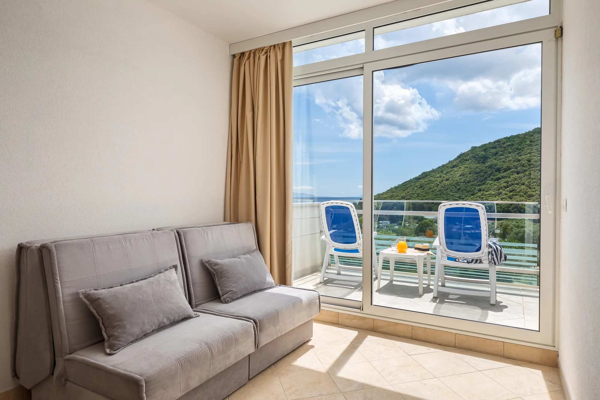 4* dovolená na Istrii: hotel se snídaní nebo polopenzí i venkovní bazény, pláž 500 m od hotelu, akce 2 děti zdarma