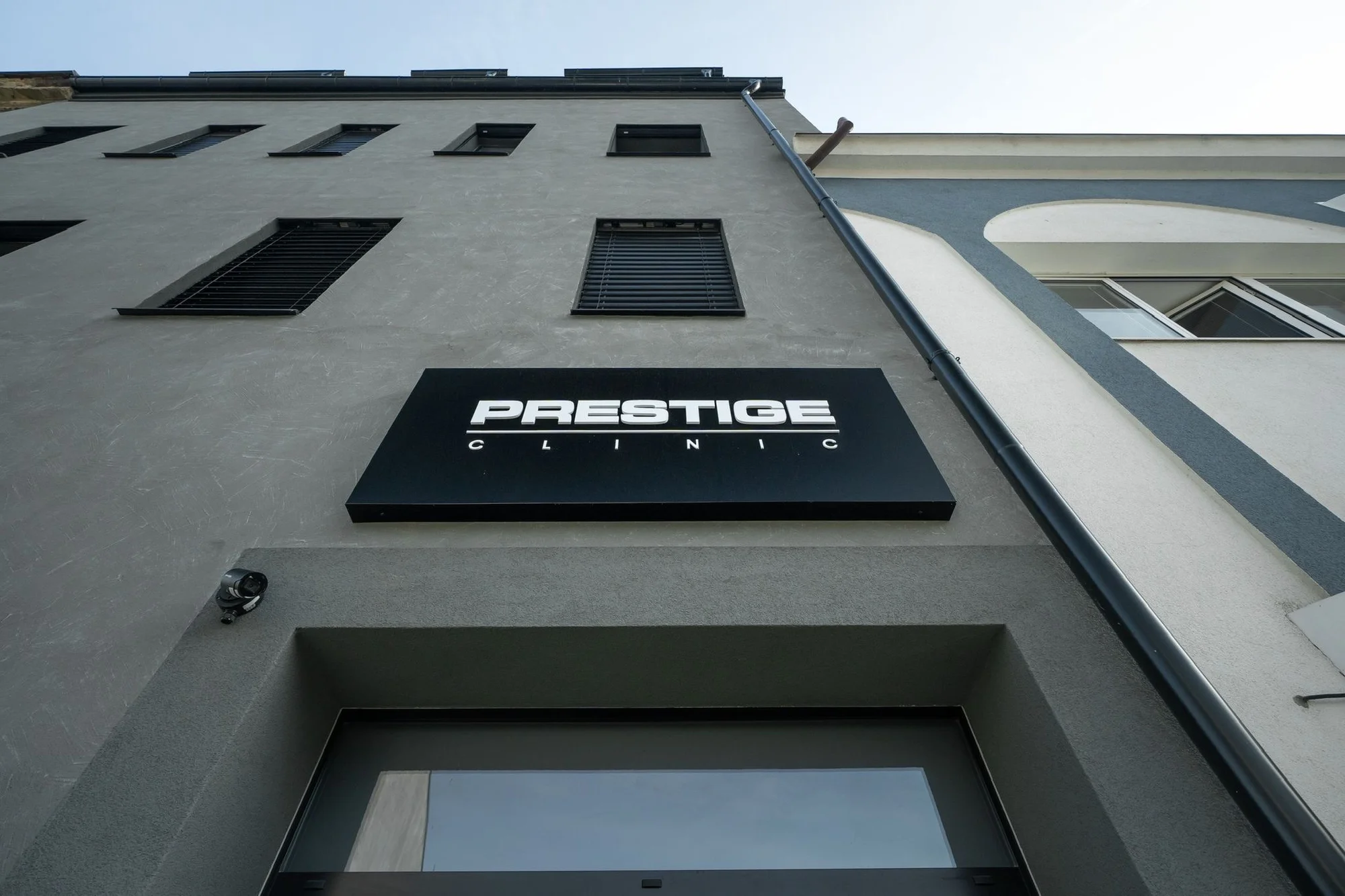 Laserová epilace třísel, hýždí, intimních partií i nohou na moderní klinice