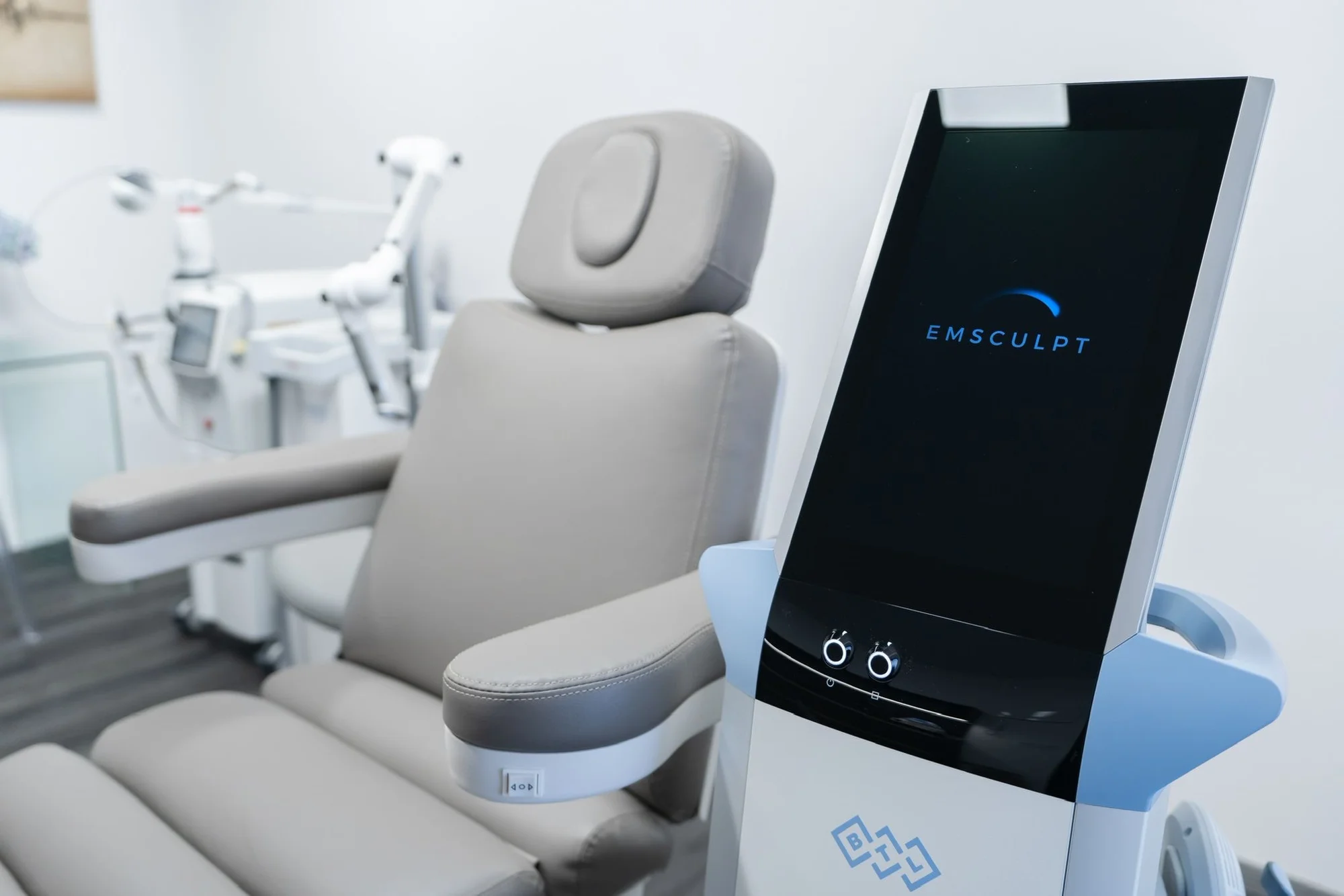 Laserová epilace třísel, hýždí, intimních partií i nohou na moderní klinice