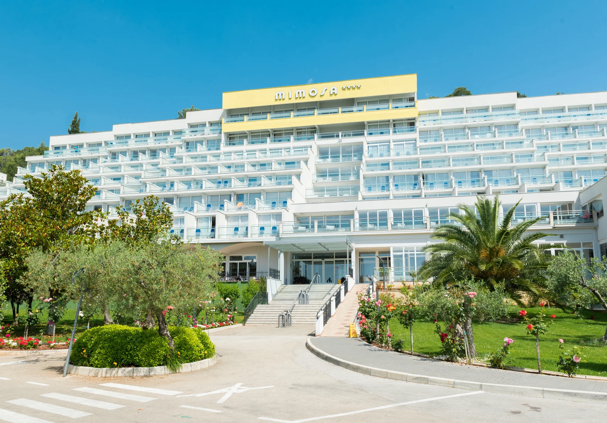 Kvarnerská riviéra: hotel přímo u moře s bazénem a polopenzí, až 2 děti zdarma