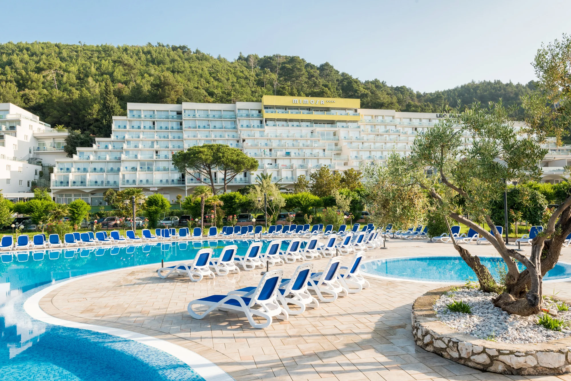 Kvarnerská riviéra: hotel přímo u moře s bazénem a polopenzí, až 2 děti zdarma