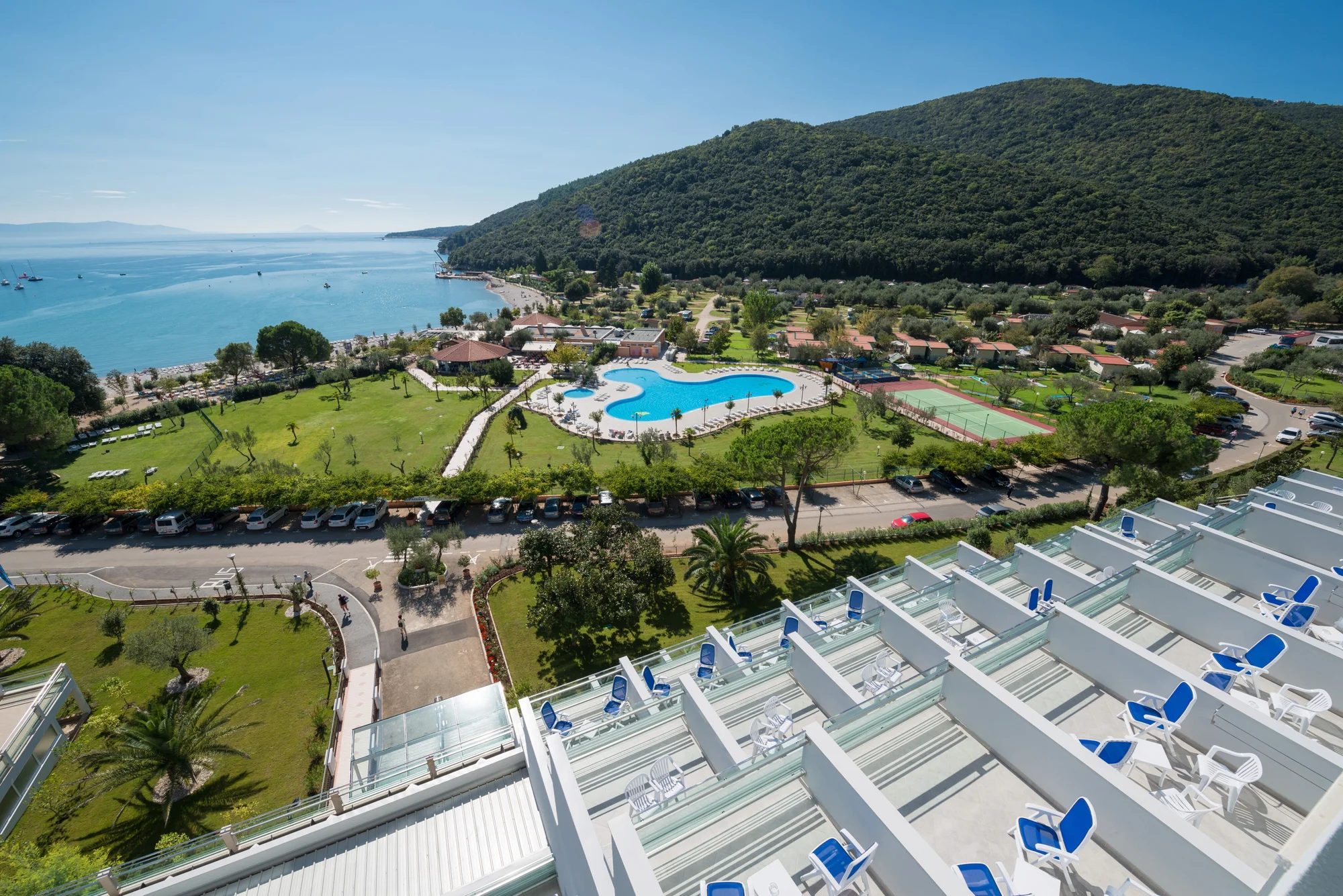 Kvarnerská riviéra: hotel přímo u moře s bazénem a polopenzí, až 2 děti zdarma