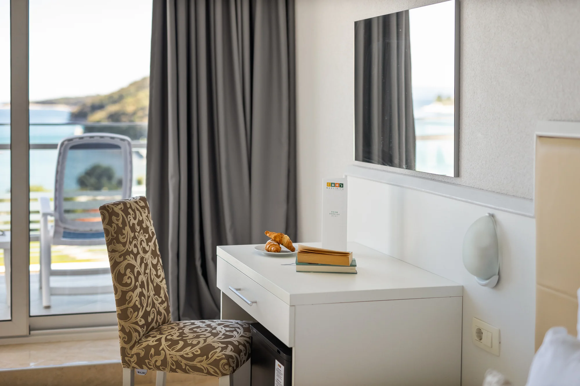 Kvarnerská riviéra: hotel přímo u moře s bazénem a polopenzí, až 2 děti zdarma