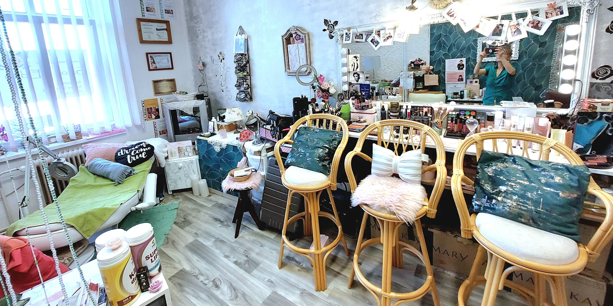 Balíčky plné péče pro dámy: terapie světlem, indická masáž hlavy, intenzivní anti-ageing, či kolagenové nitě