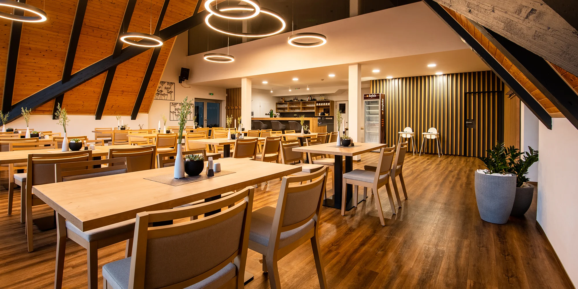 Čertovské vidle: špízy plné masa v restauraci s výhledem na Čertovy skály