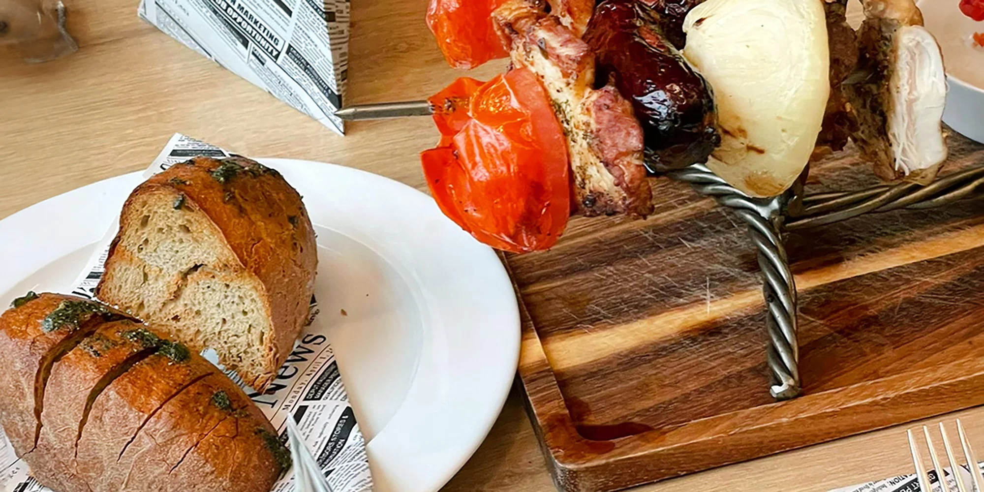 Čertovské vidle: špízy plné masa v restauraci s výhledem na Čertovy skály