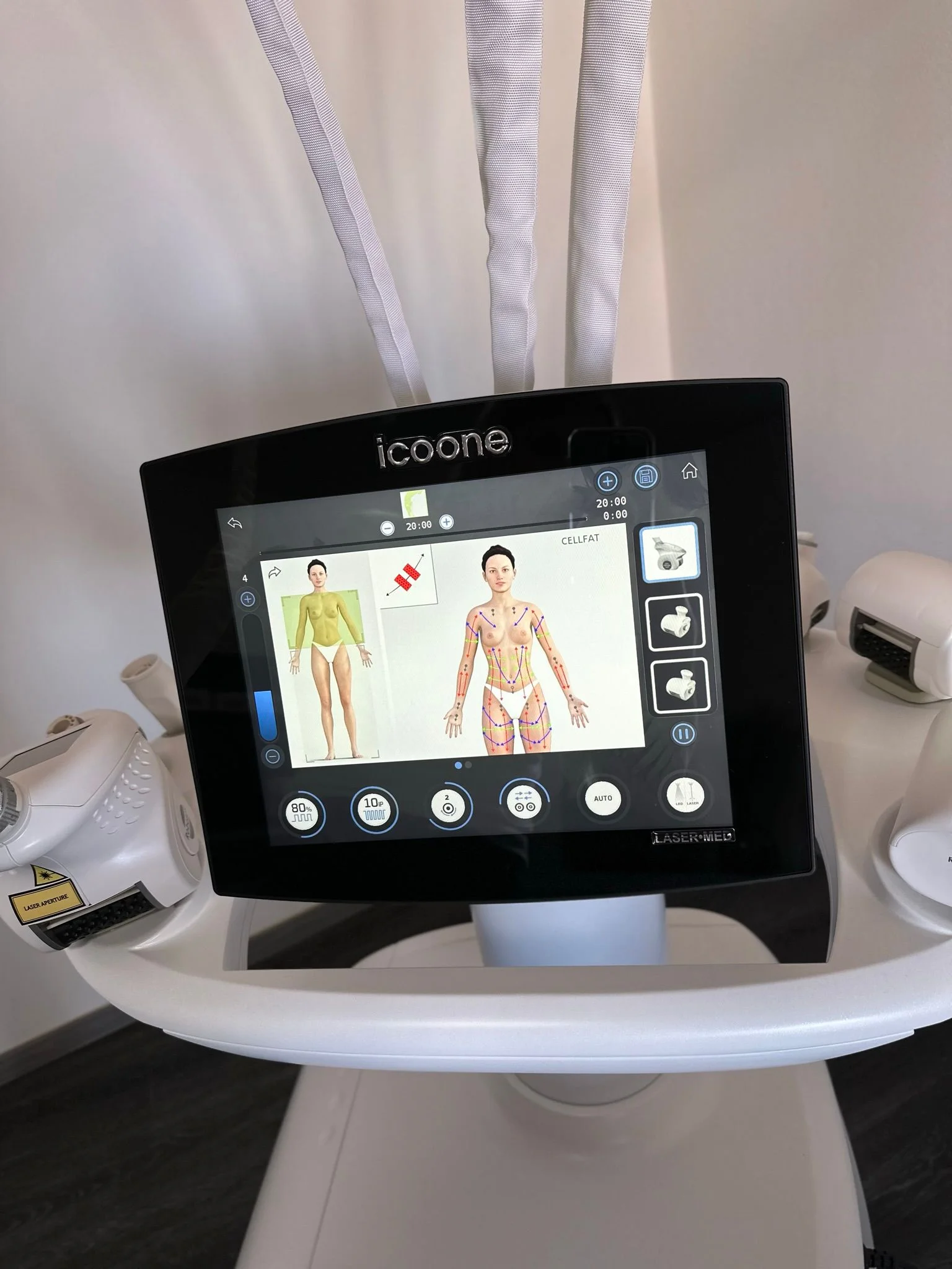 Zpevnění pokožky pomocí přístroje Icoone® Laser Med na moderní klinice: 45 min.