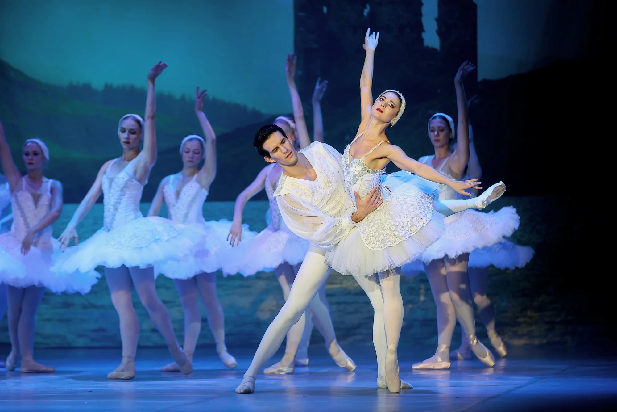 Vstupenky květen až srpen na baletní představení Labutí jezero v divadle Broadway
