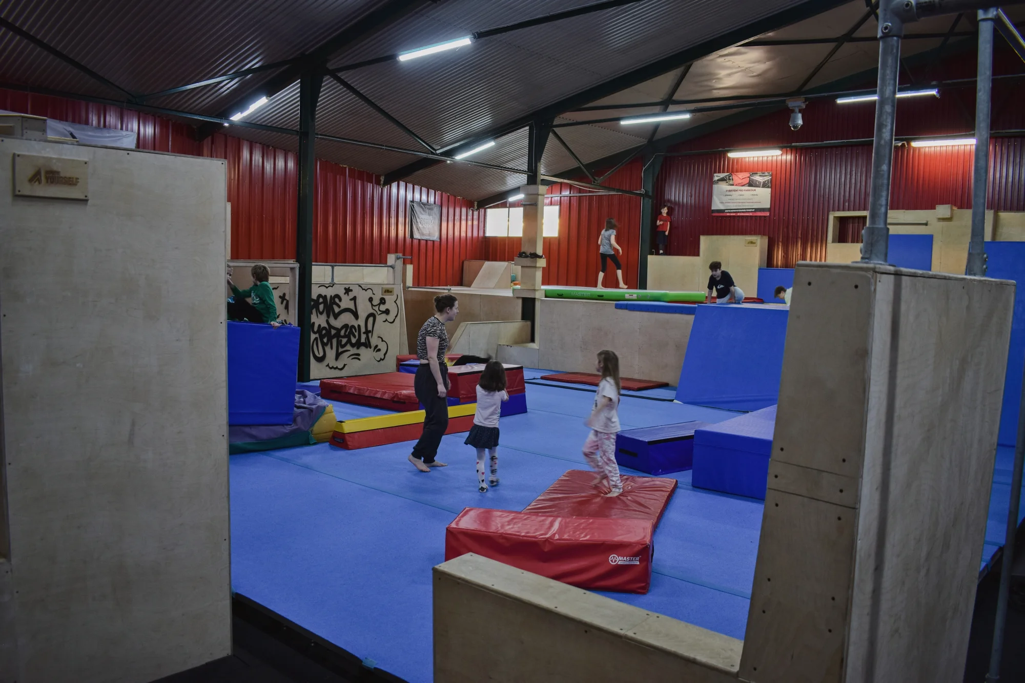 Akční zábava v parkour hale Improve Yourself Academy: vstup na 3 hodiny