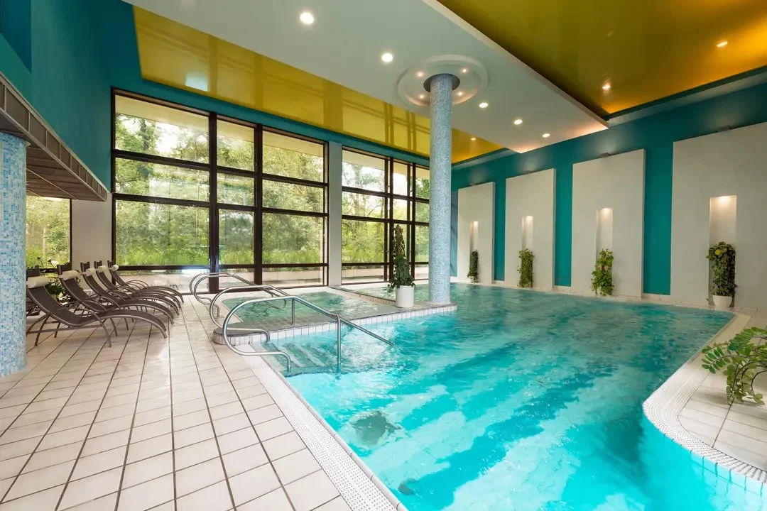 Pobyt ve 4* lázeňském hotelu v Piešťanech: polopenze, neomezené sauny a bazény i minerální koupel