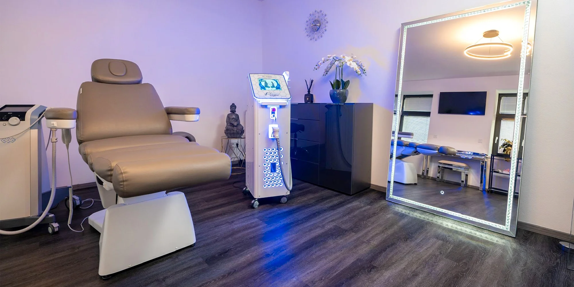 Laserová epilace třísel, hýždí, intimních partií i nohou na moderní klinice