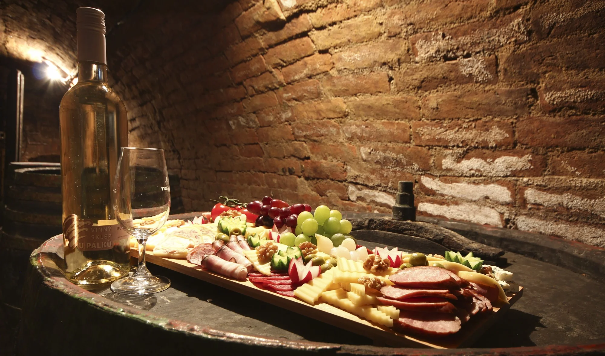 Pobyt v Zaječí: snídaně i degustace ve vinném sklípku a vstup do wellness