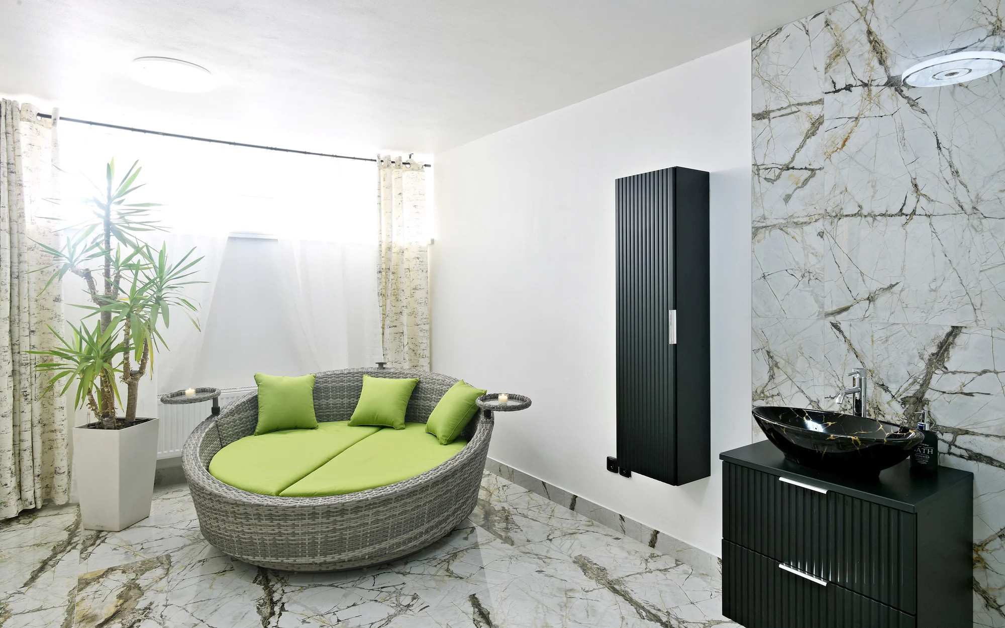 1–5 hod. privátního wellness v srdci Prahy: hydromasážní vana, sauna i občerstvení
